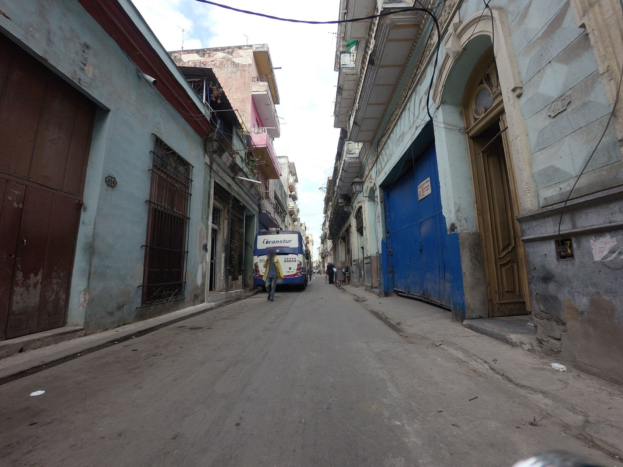 Street view near La Casona de Obrapia, La Habana Vieja