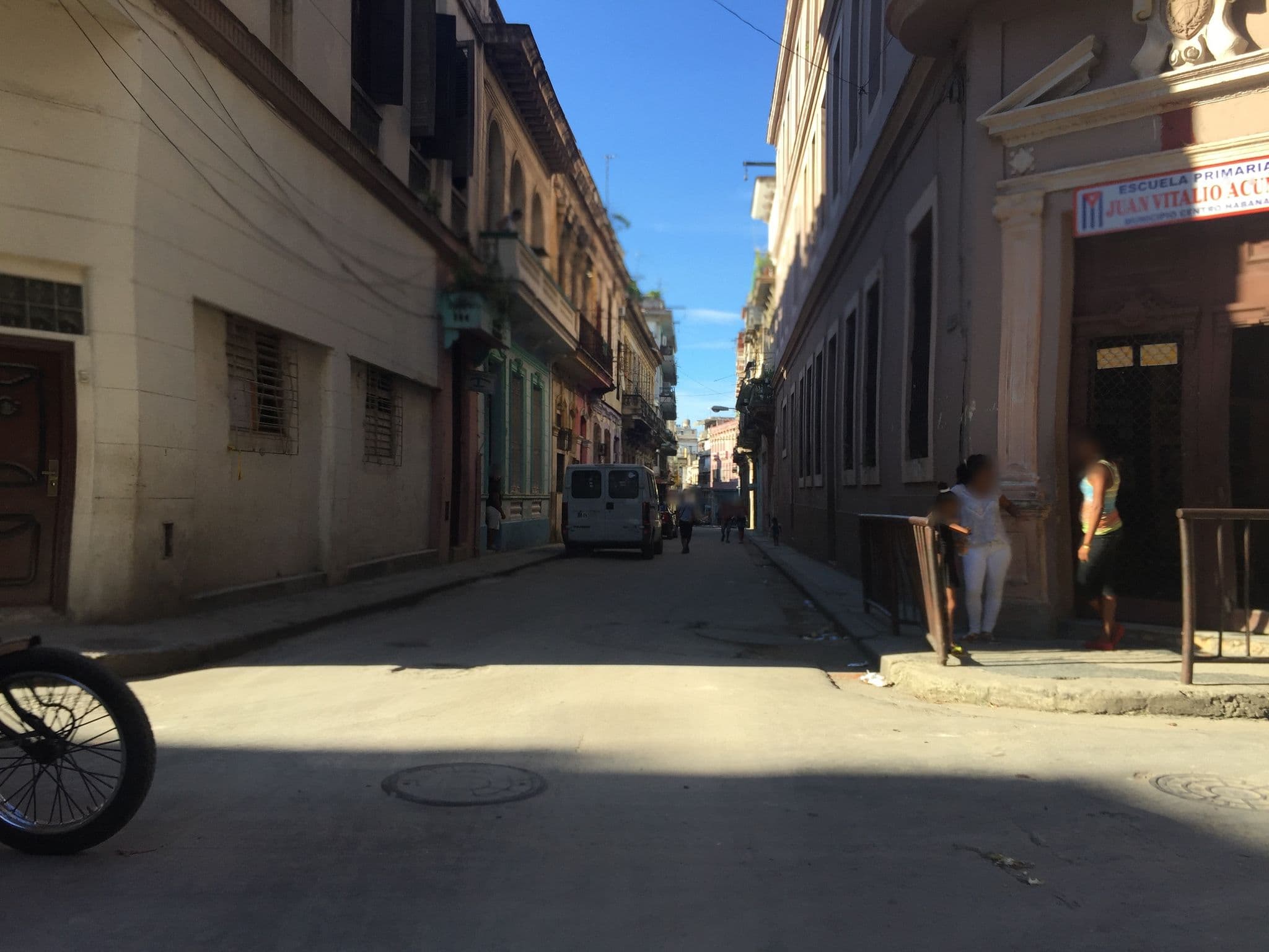 Street view near Hostal Alejandro, Centro Habana