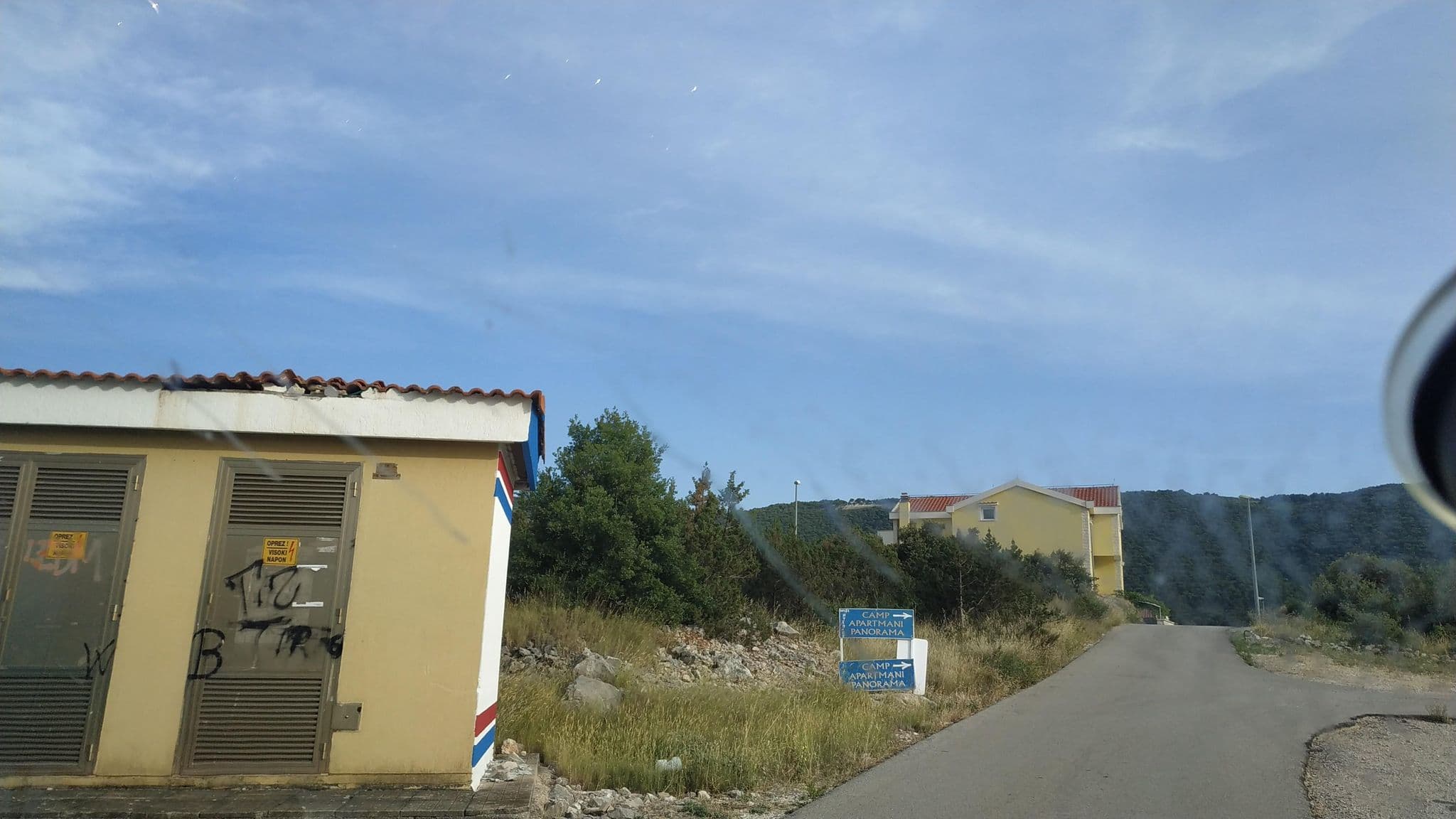 Street view near Apartments 2D, Brodarica — © laukinisbriedis (CC BY-SA · Mapillary)