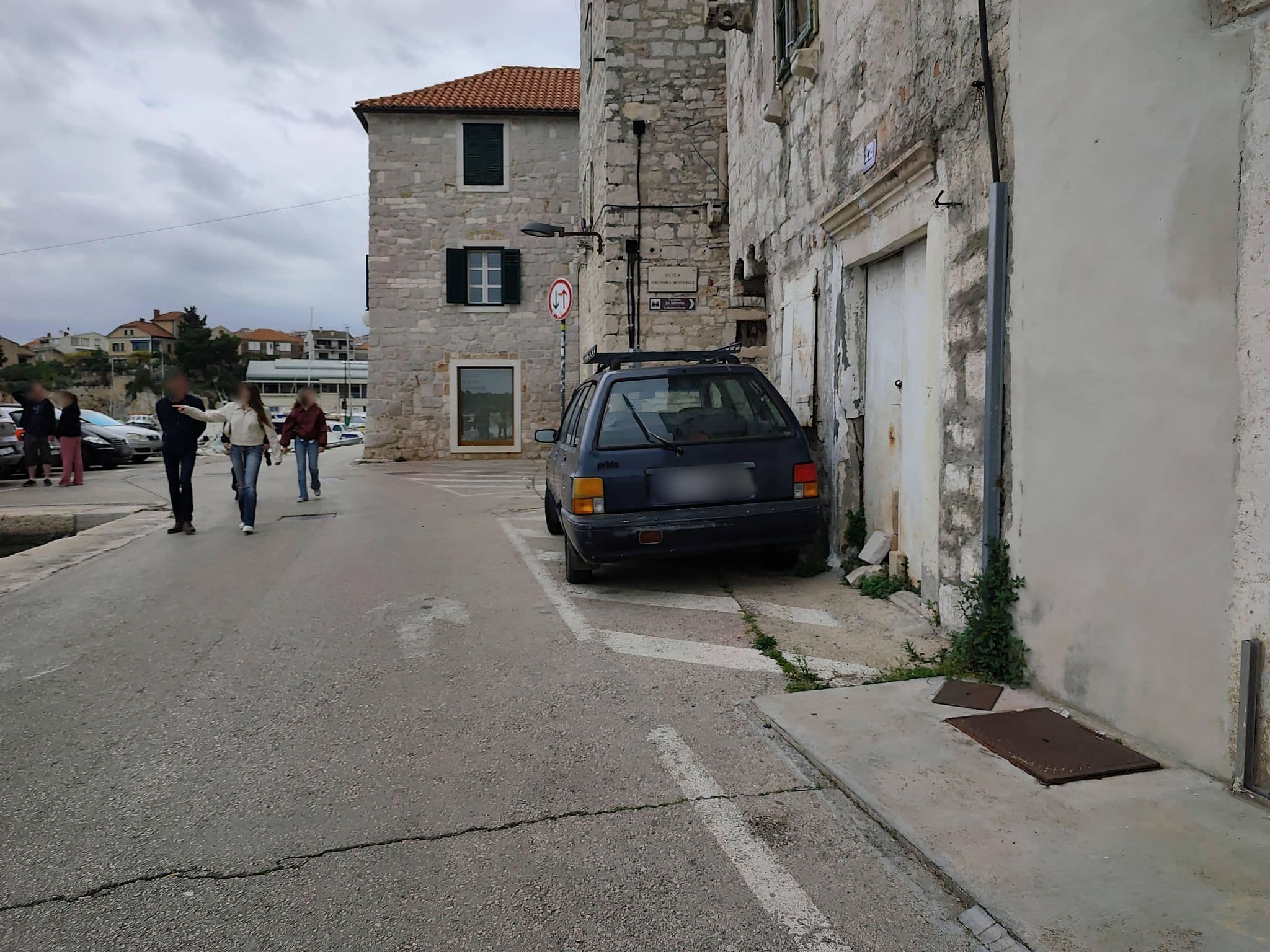 Street view near Apartments Kresimir, Šibenik — © Duro (CC BY-SA · Mapillary)