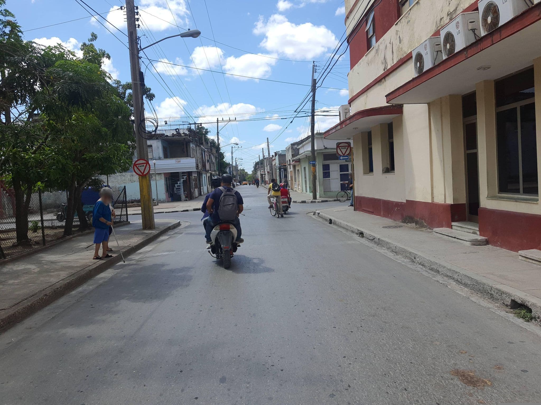 Street view near Hotel Turquino, Holguín