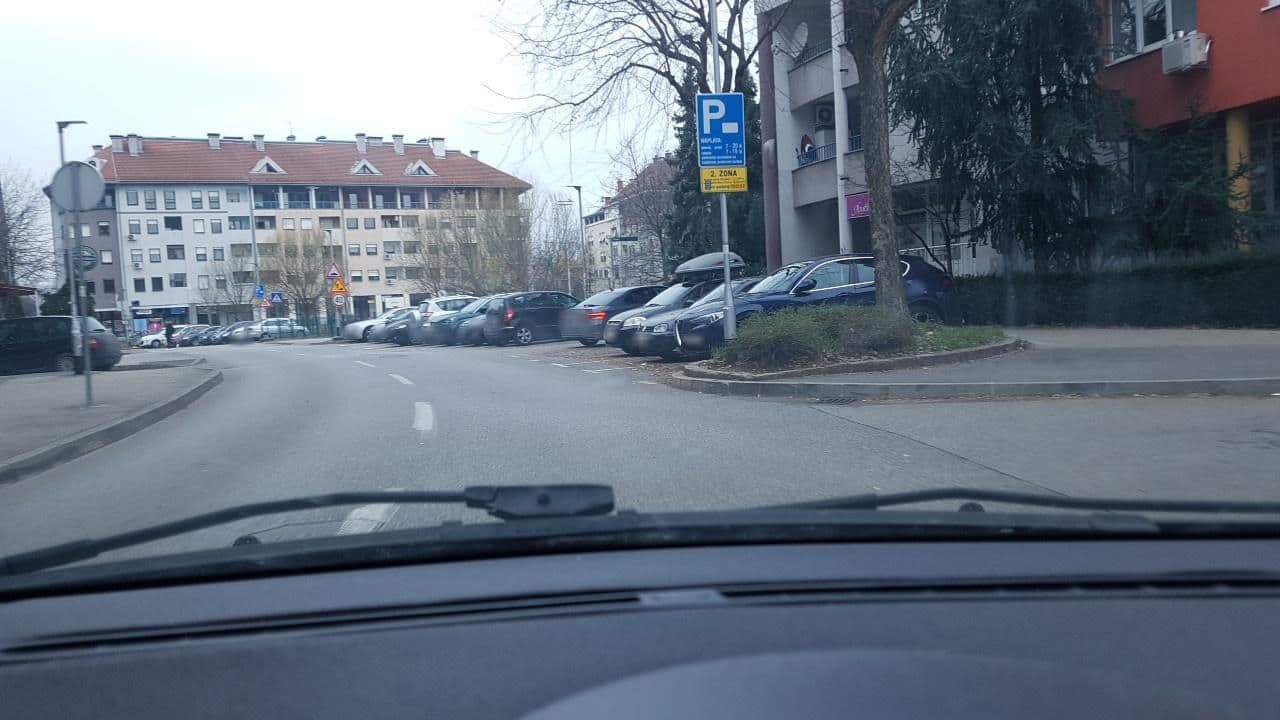 Street view near Apartment Vrbik, Novi Zagreb — © mik007 (CC BY-SA · Mapillary)
