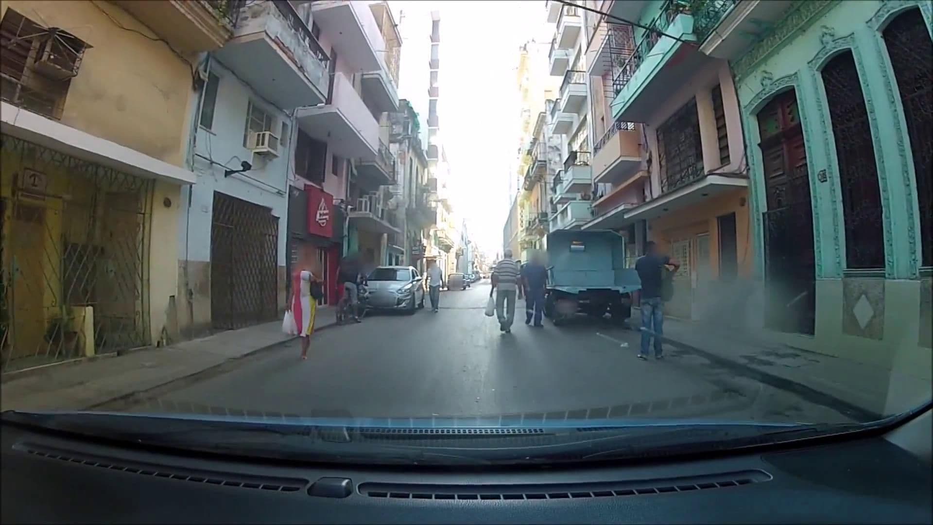 Street view near Casa Ignacio Manrique 255, Centro Habana