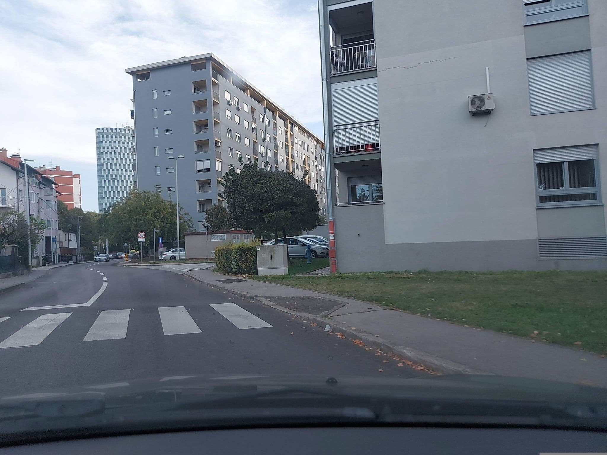 Street view near Apartment Ulix, Novi Zagreb — © mik007 (CC BY-SA · Mapillary)