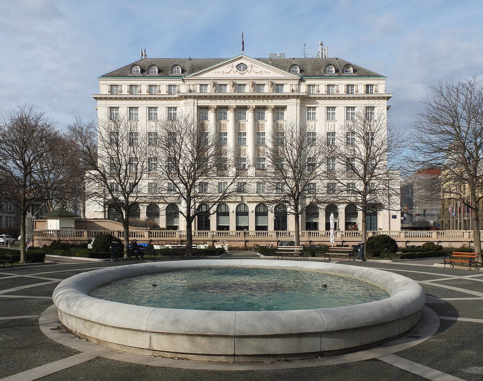 Esplanade Zagreb (via Wikimedia Commons, CC BY-SA 4.0)