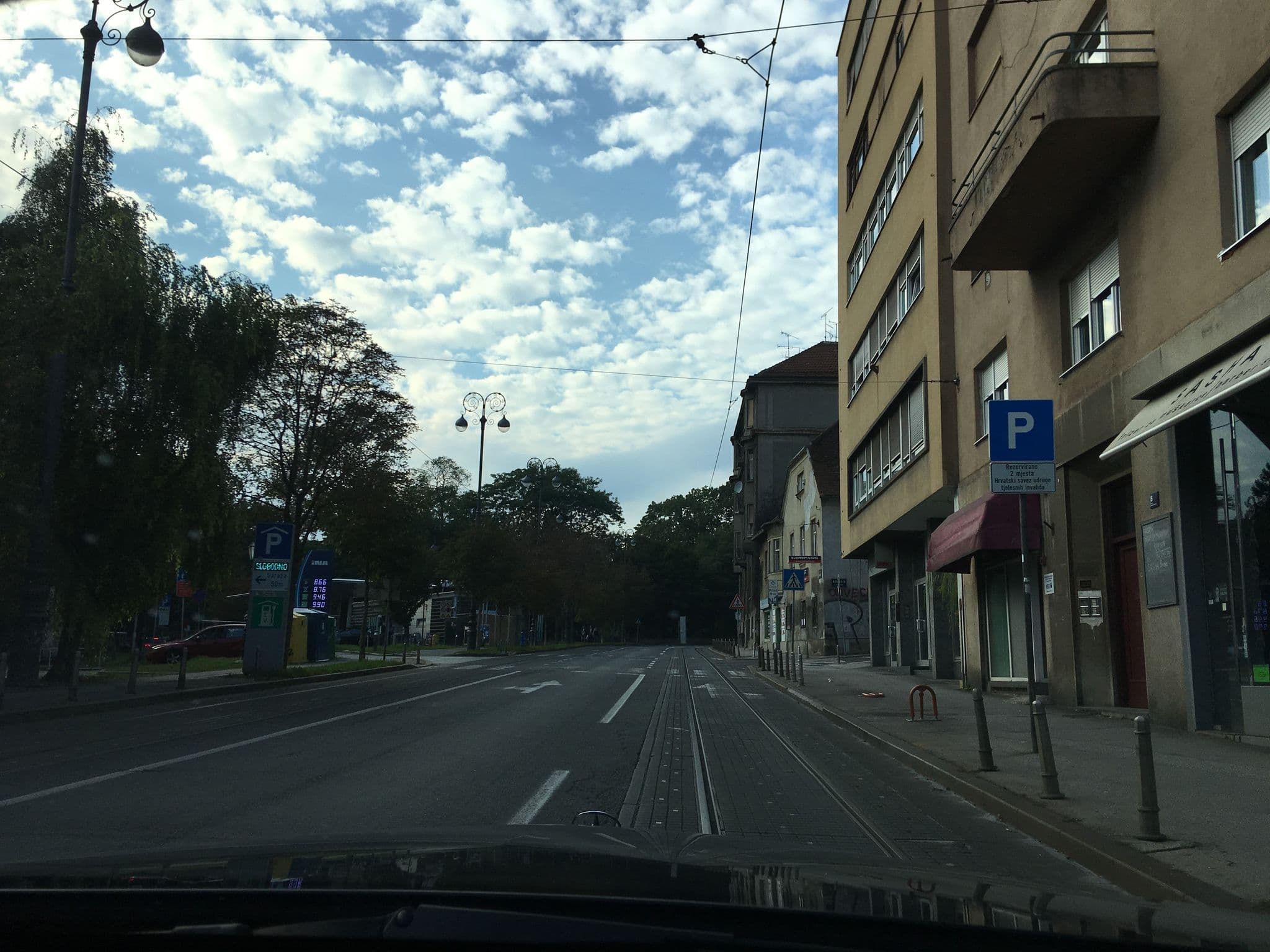 Street view near Caelestis apartmani, Zagreb — © romanshikin (CC BY-SA · Mapillary)