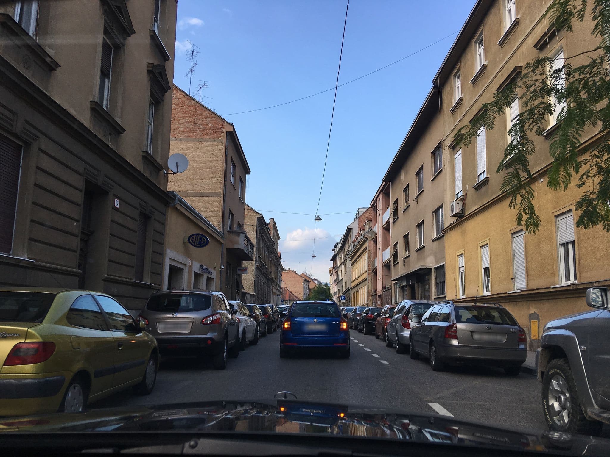 Street view near Apartment Dubravka, Zagreb — © romanshikin (CC BY-SA · Mapillary)