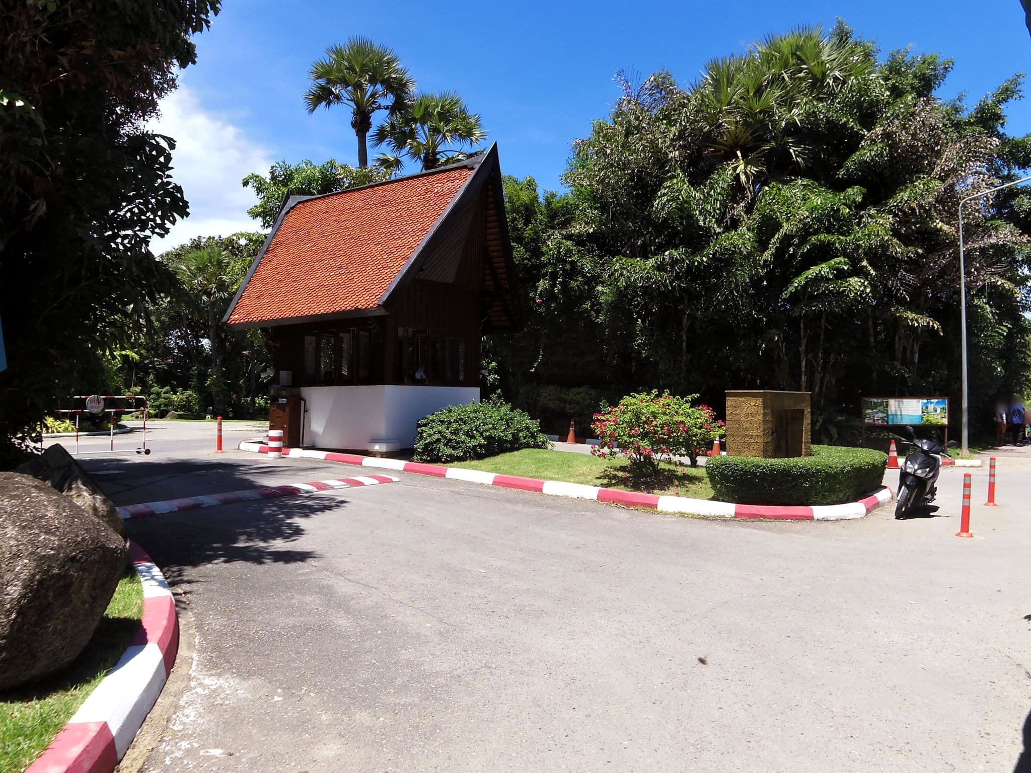 Street view near "MaiThai" Hotel, Ban Kata — © skillsy (CC BY-SA · Mapillary)
