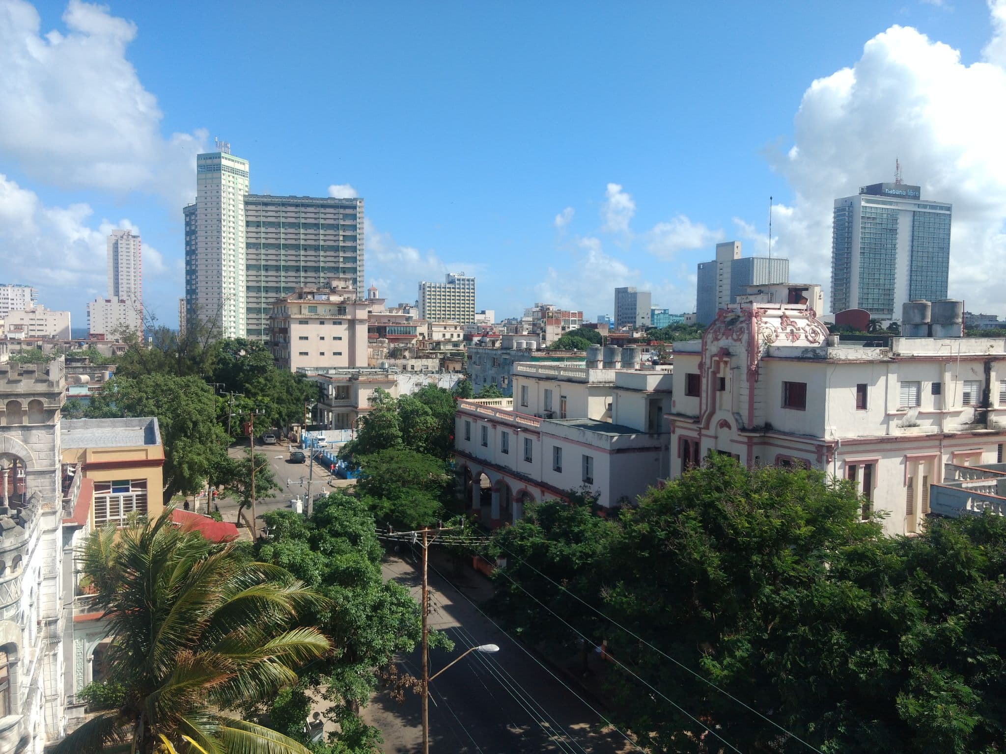 Street view near Cuba 1a, Vedado