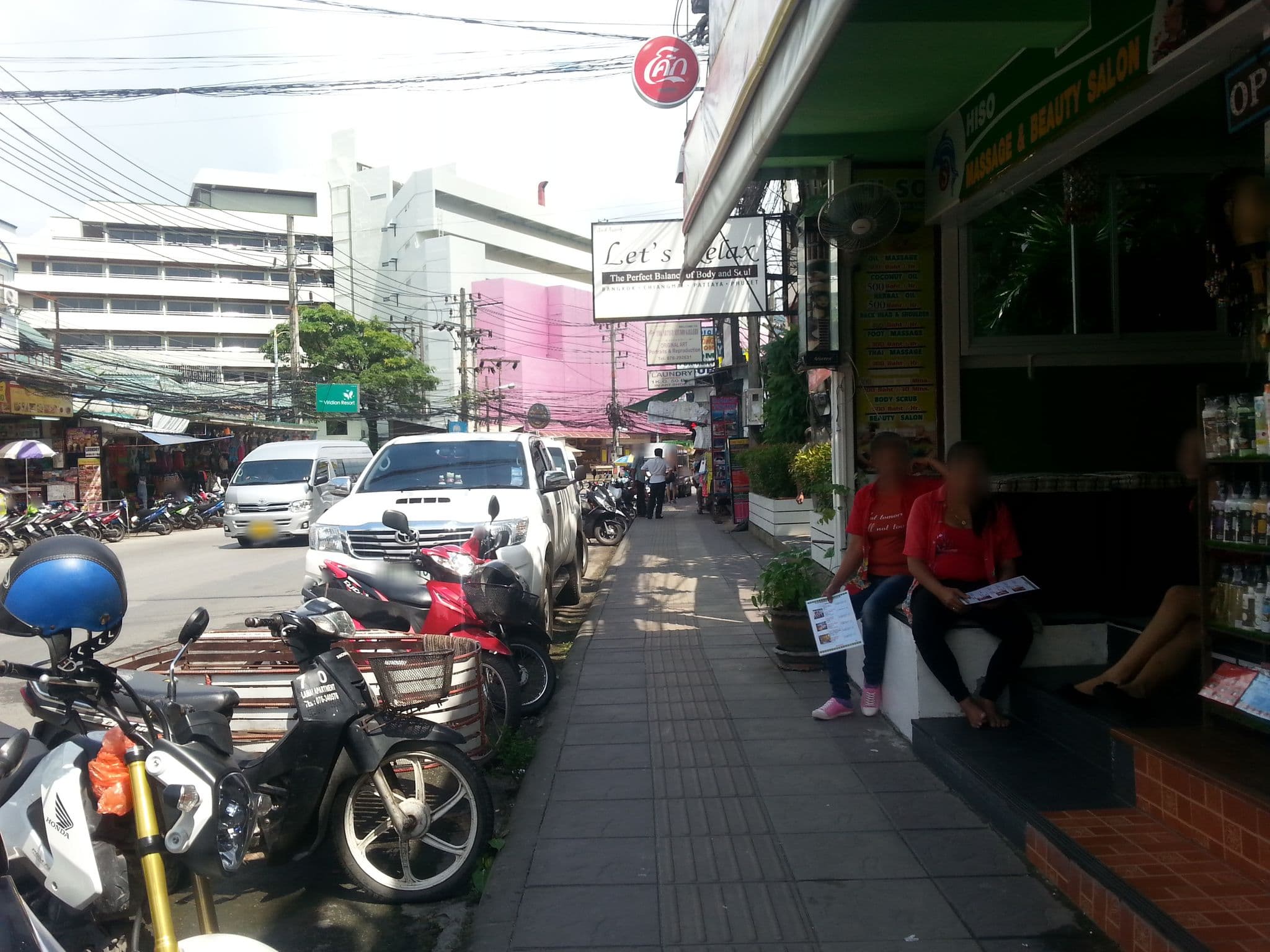 Street view near Baan Tee Thai Guesthouse, Patong — © clockwerx (CC BY-SA · Mapillary)