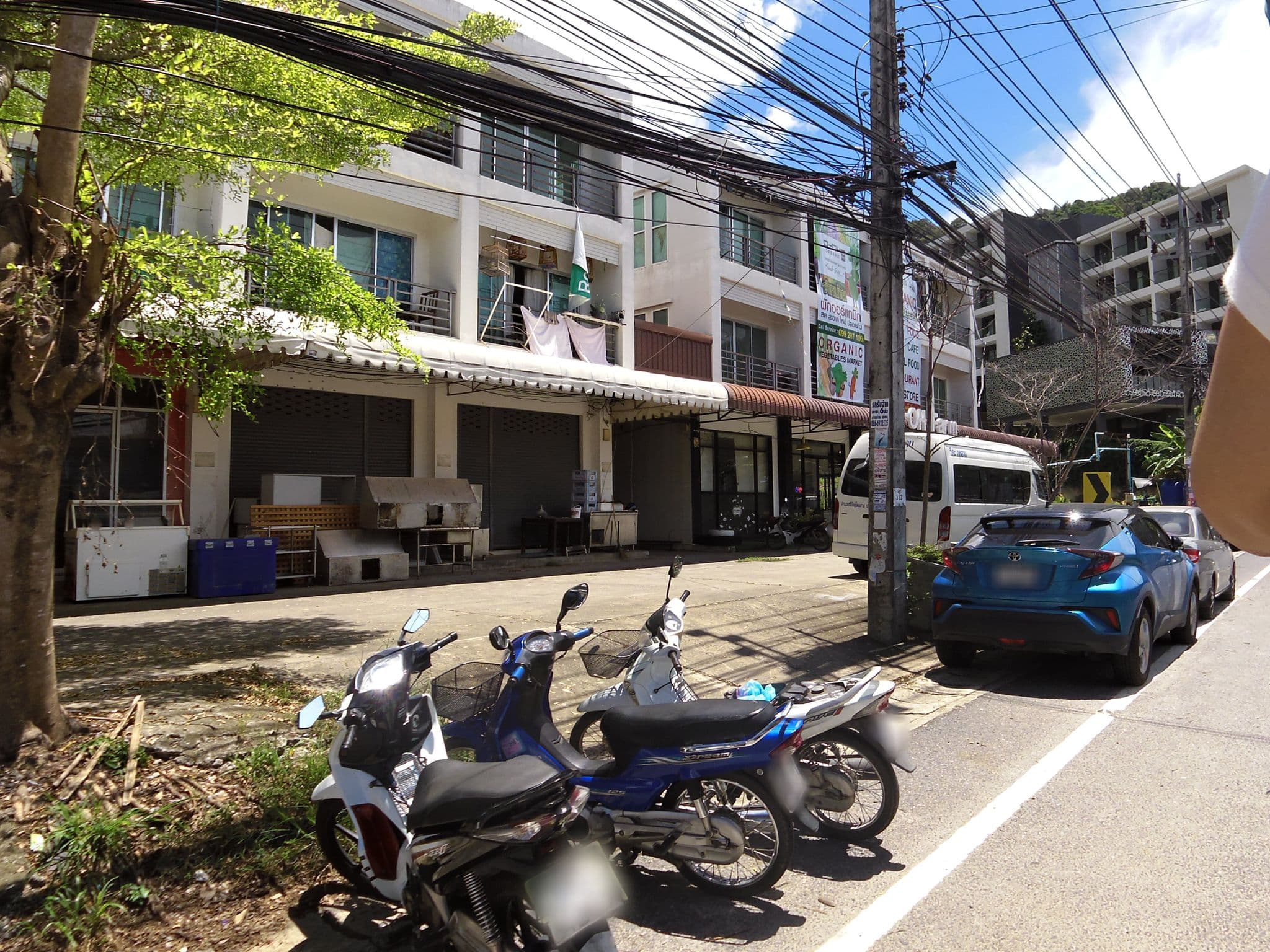 Street view near Baan Suay : Karon Beach, Ban Karon — © skillsy (CC BY-SA · Mapillary)