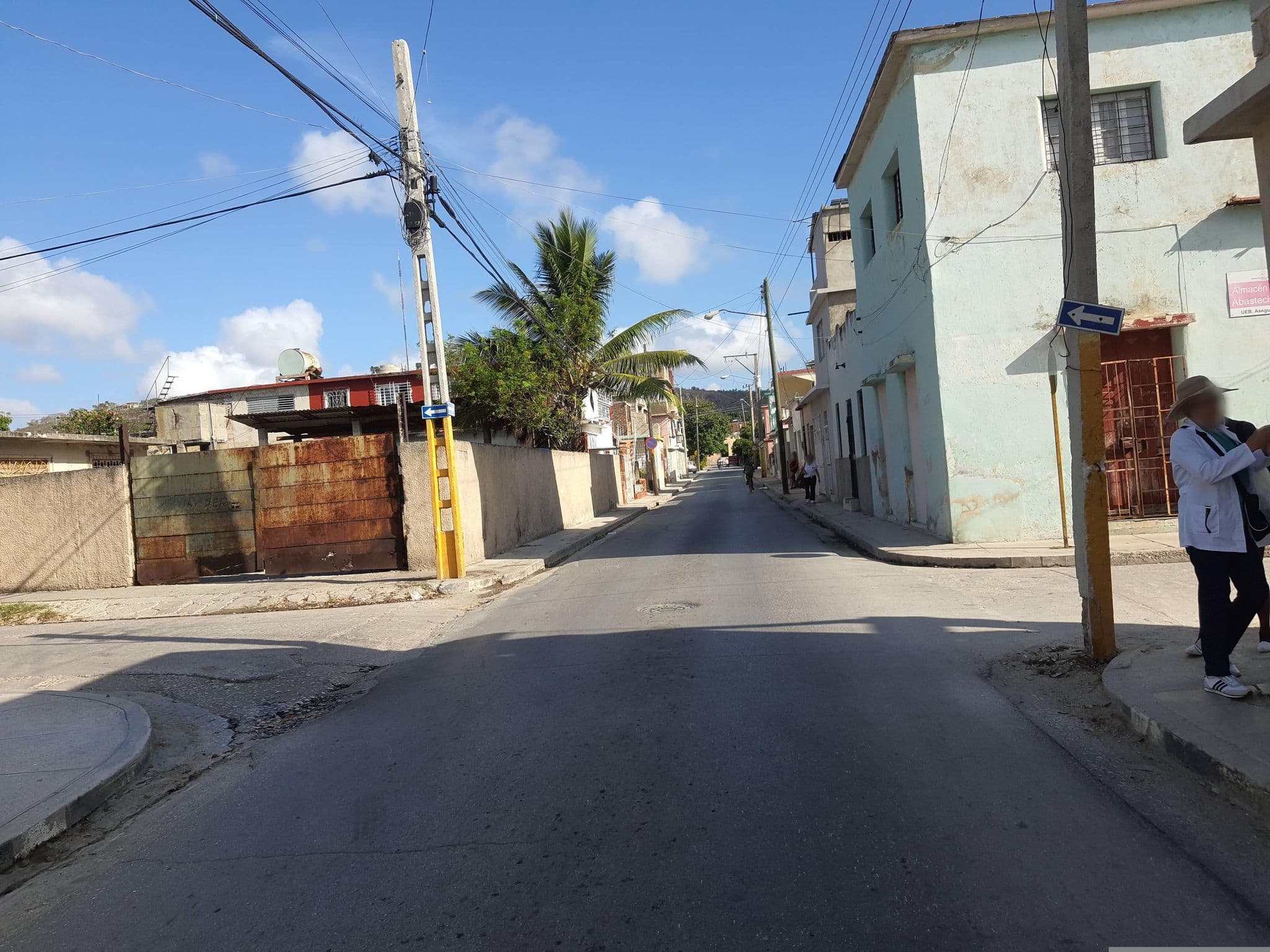Street view near casa de rentas, Holguín