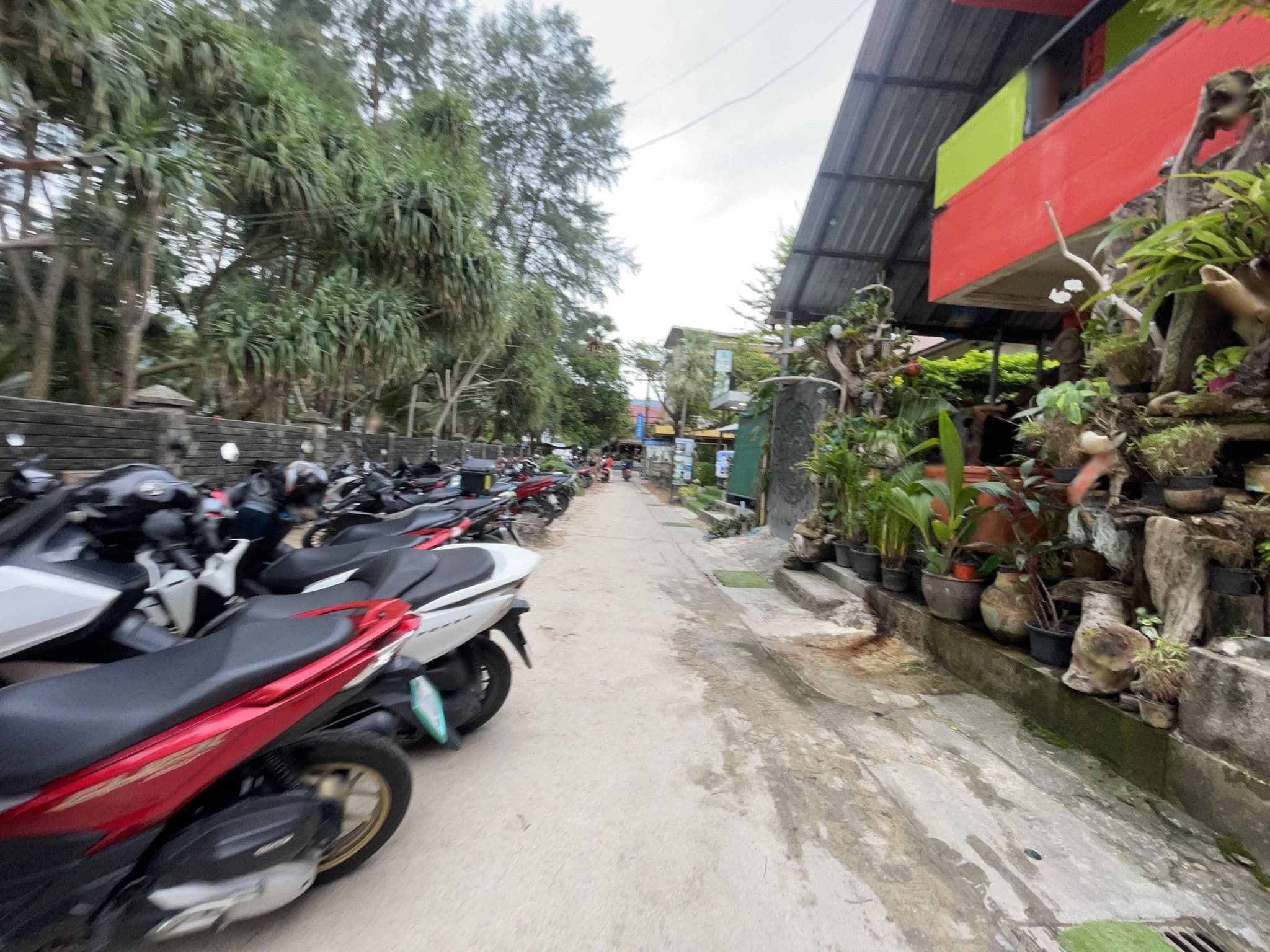 Street view near Grace Resort (Kamala Beach, Phuket), Ban Kamala — © ser9ei999 (CC BY-SA · Mapillary)