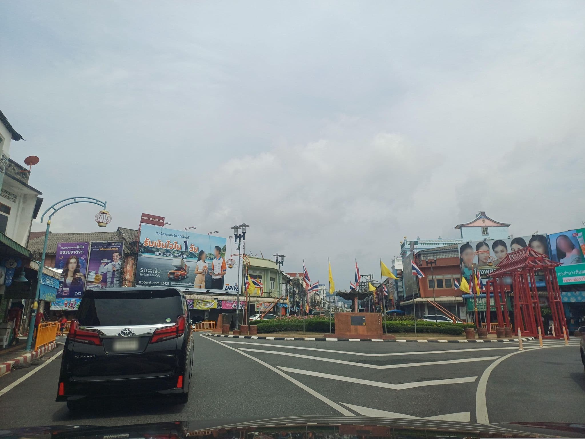 Street view near Win Backpacker Hostel, Phuket - Thailand, Ban Talat Nua — © EakMor (CC BY-SA · Mapillary)