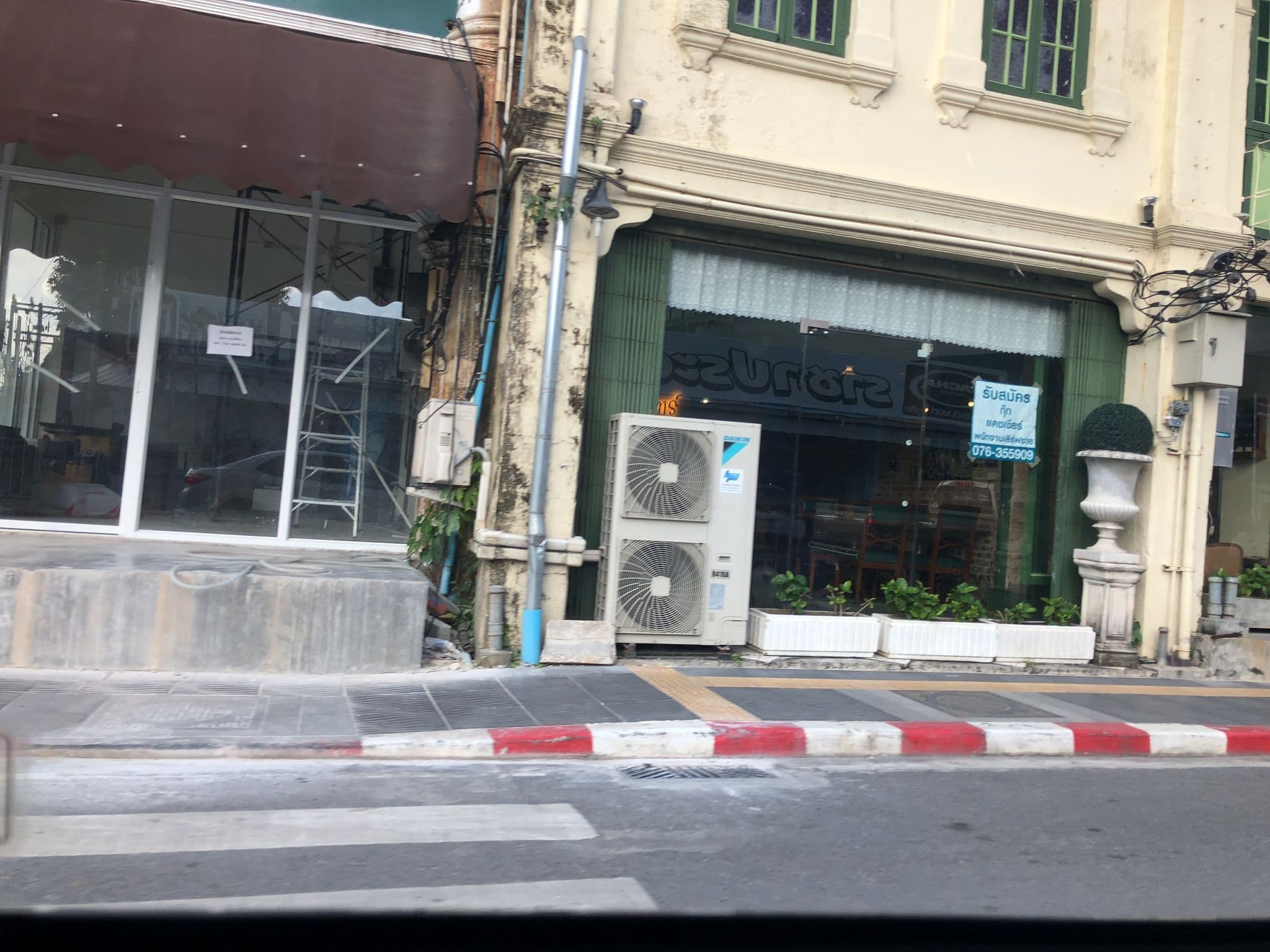 Street view near Town Inn, Ban Talat Nua — © pimpitcha (CC BY-SA · Mapillary)