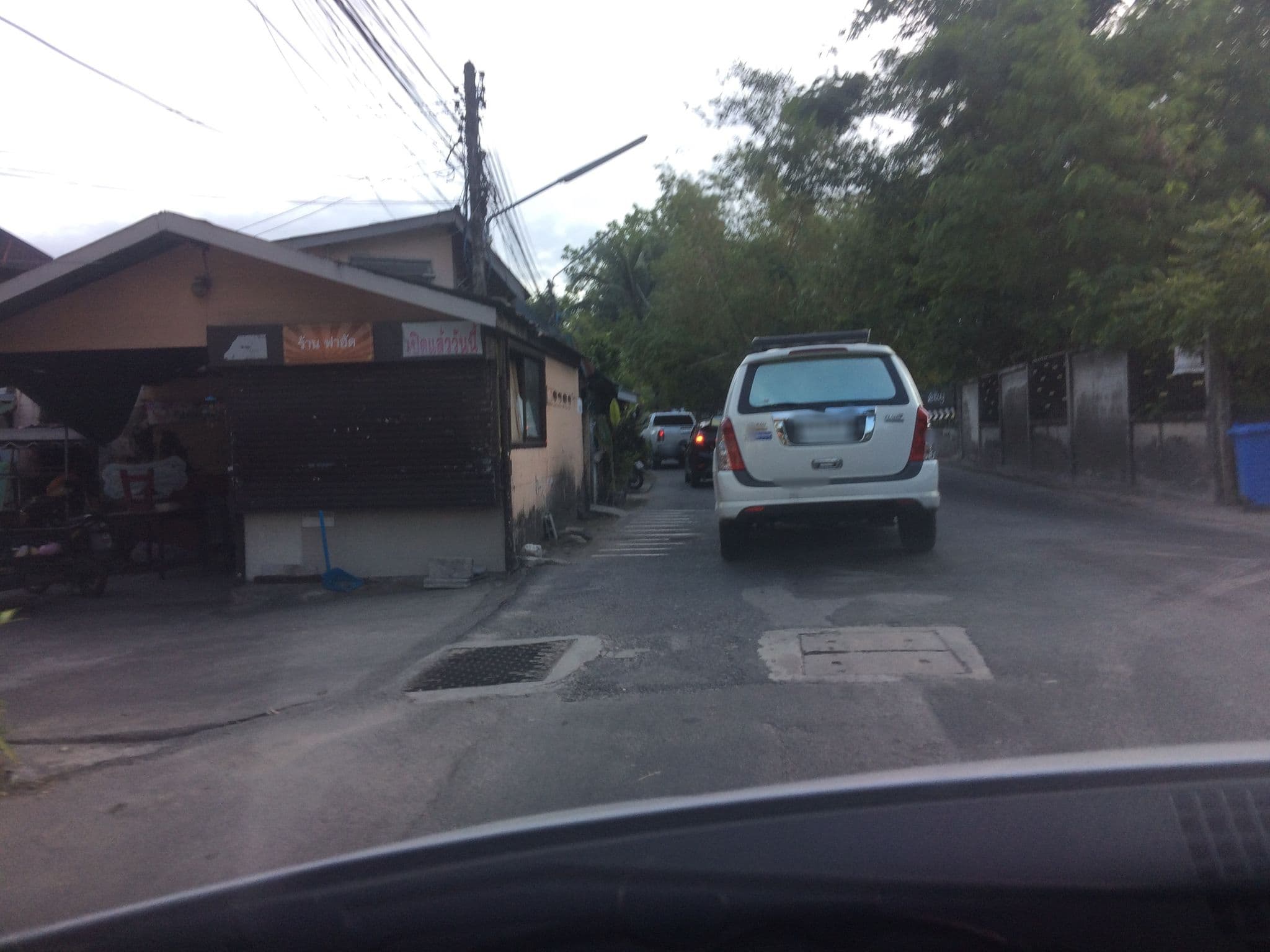 Street view near Relax Hotel, Ban Talat Yai — © pik (CC BY-SA · Mapillary)