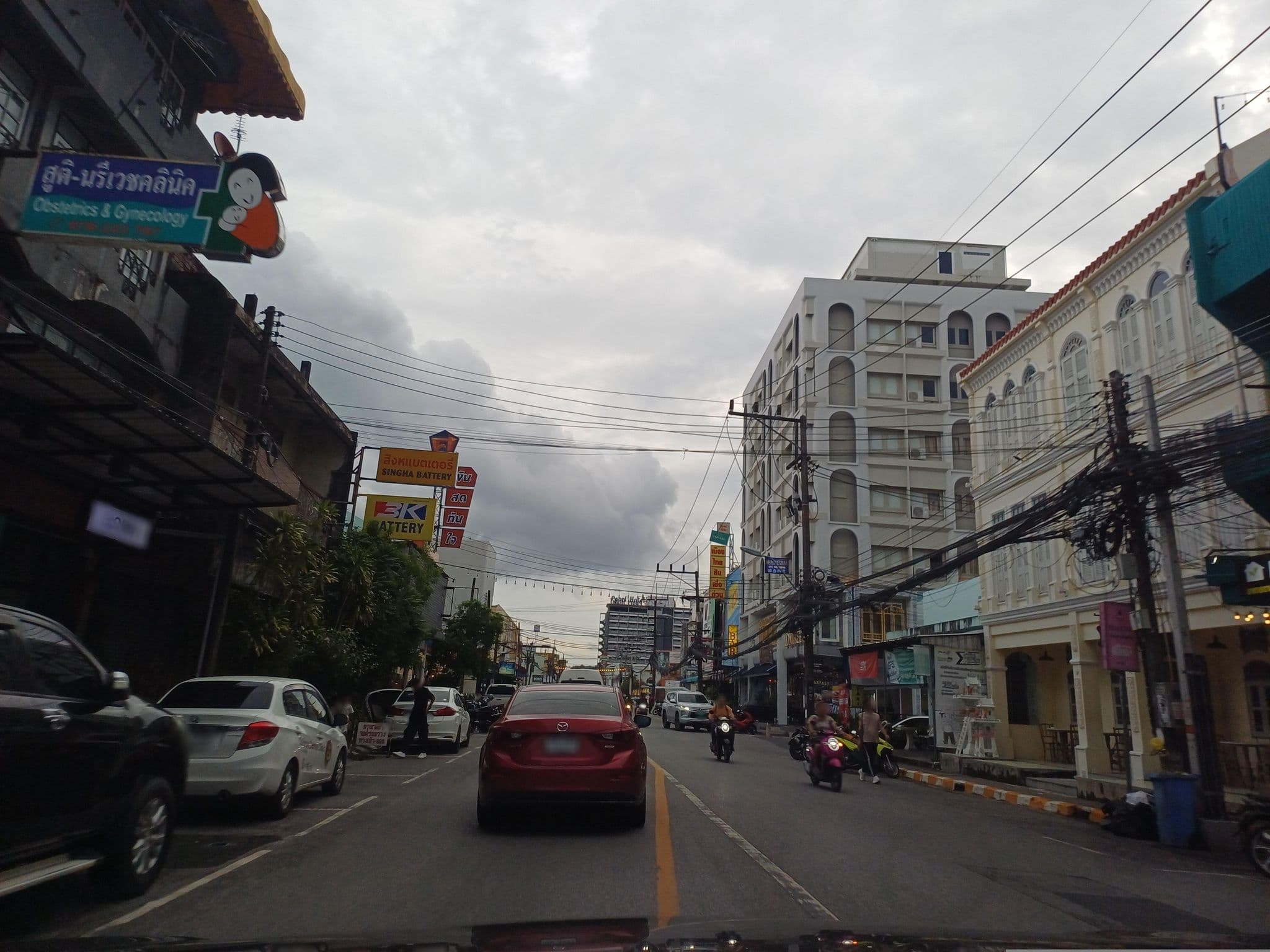 Street view near Hotel October, Ban Talat Yai — © EakMor (CC BY-SA · Mapillary)