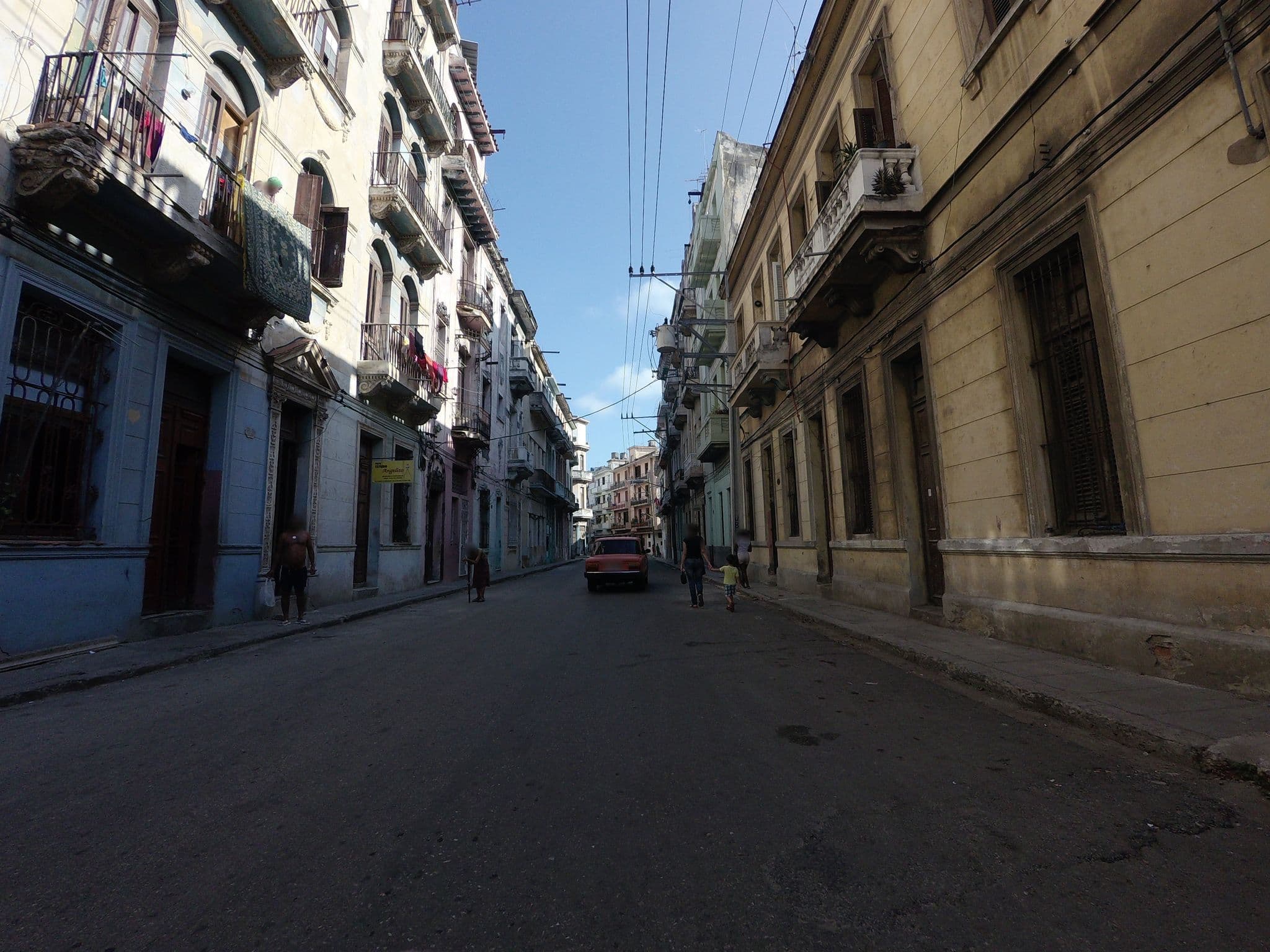 Street view near Casa China, Centro Habana