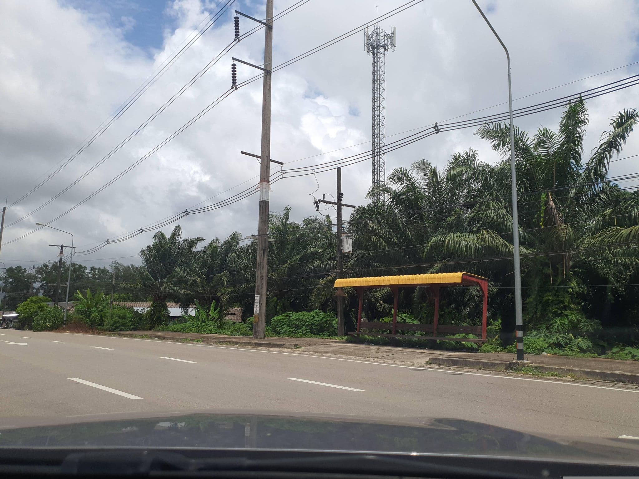 Street view near ปราโมทย์บังกะโล~เขาหลัก พังงา, Ban Khao Lak — © jrcarlsen (CC BY-SA · Mapillary)