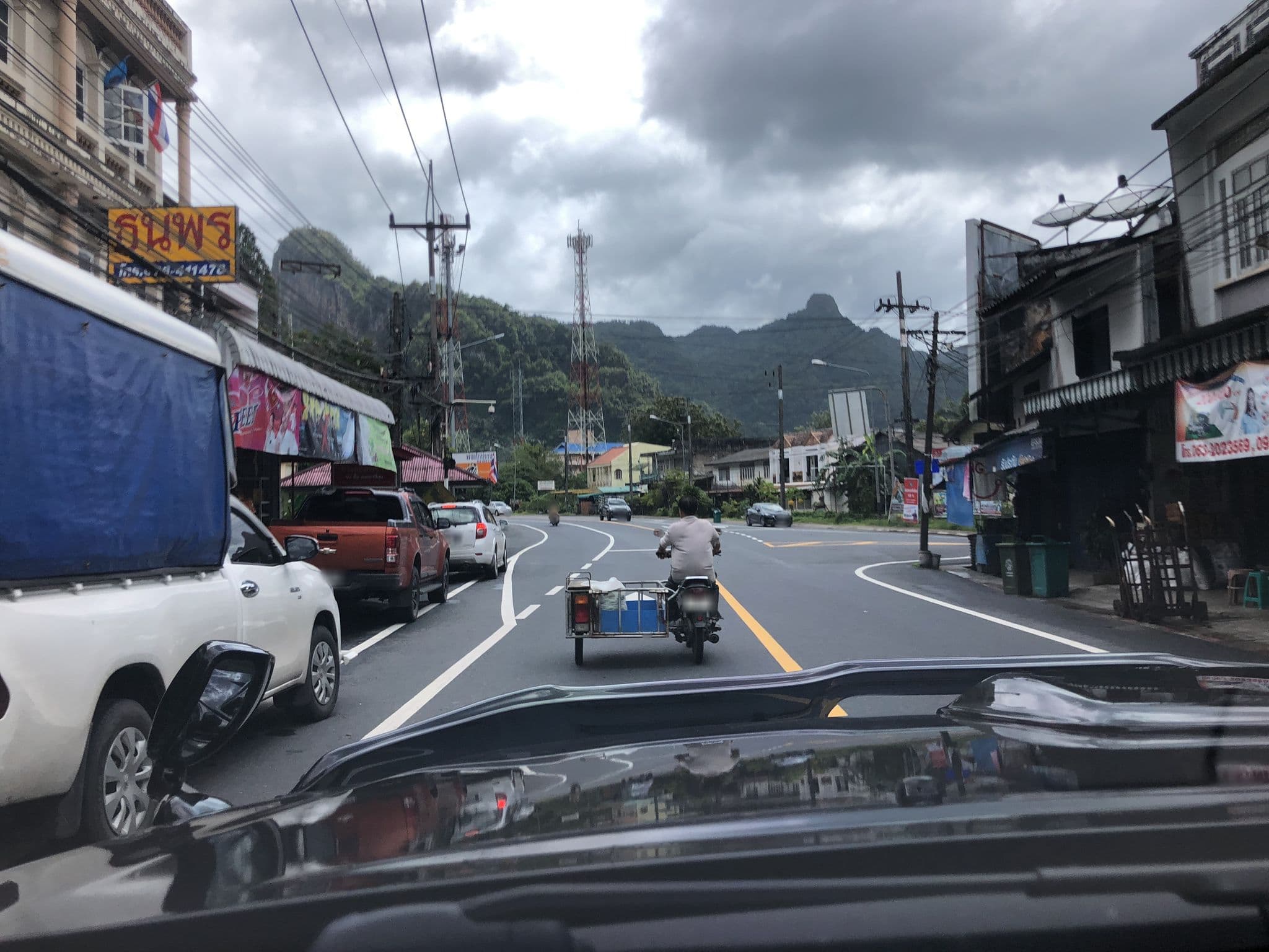 Street view near โรงแรมรัตนพงษ์, Phang Nga — © pimpitcha (CC BY-SA · Mapillary)