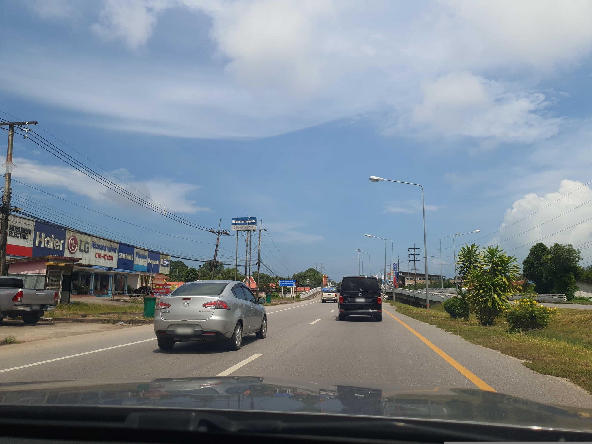 Street view near บ้านทรัพย์ทวี, Takua Pa — © jrcarlsen (CC BY-SA · Mapillary)
