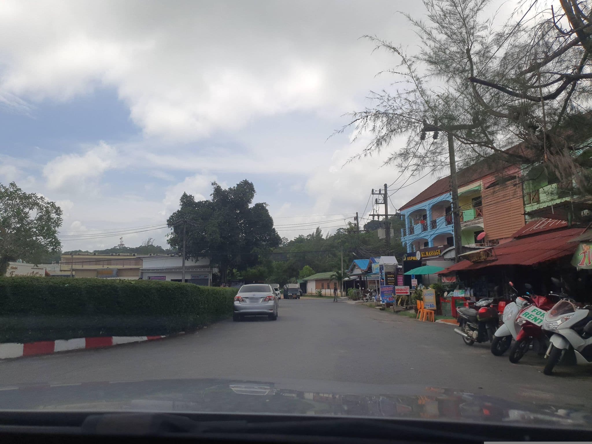 Street view near Khaolak Emeral Beach Resort & Spa, Ban Khao Lak — © jrcarlsen (CC BY-SA · Mapillary)