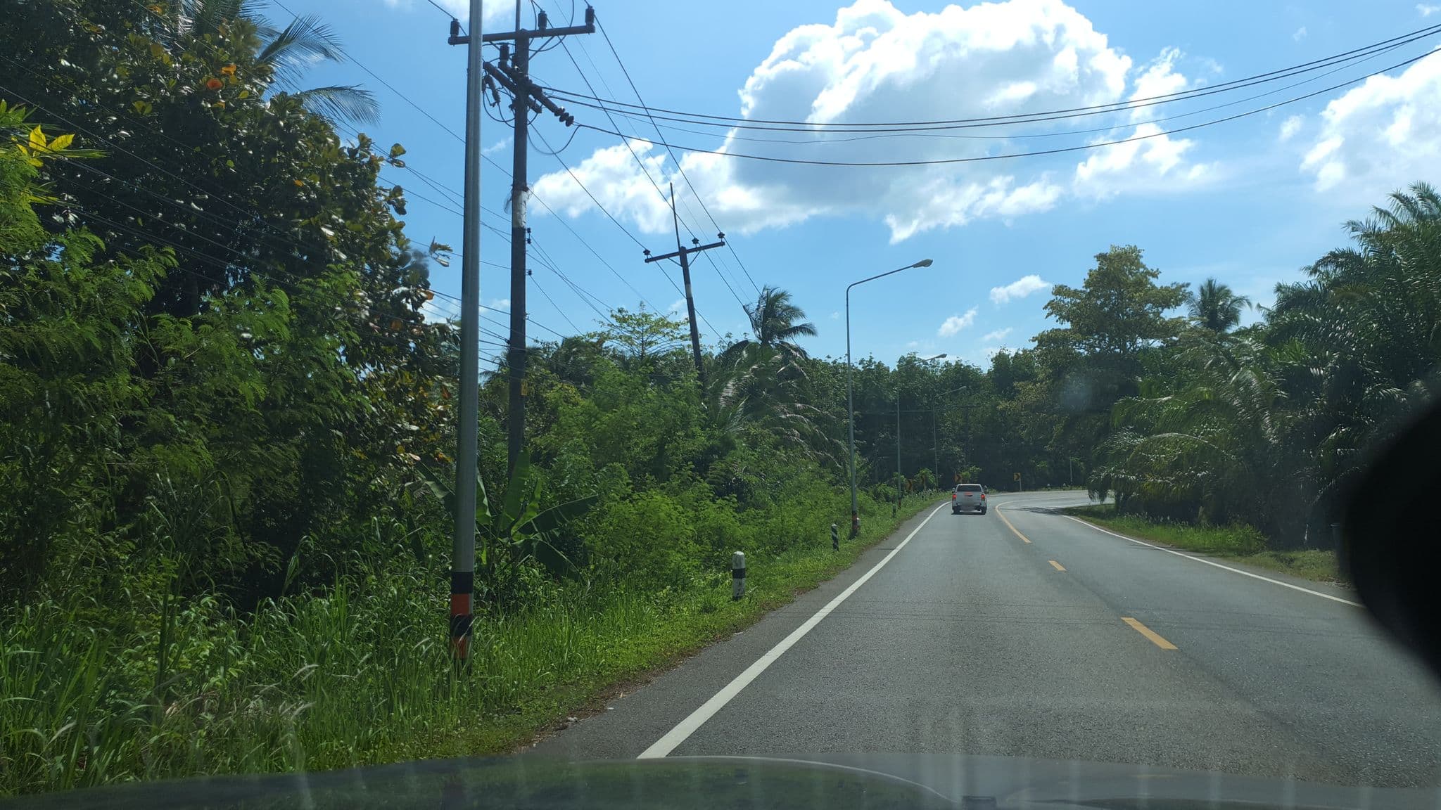 Street view near บ้านรุ่งราณี จ.พังงา (ใกล้อุทยานอ่าวพังงา), Phang Nga — © jrcarlsen (CC BY-SA · Mapillary)