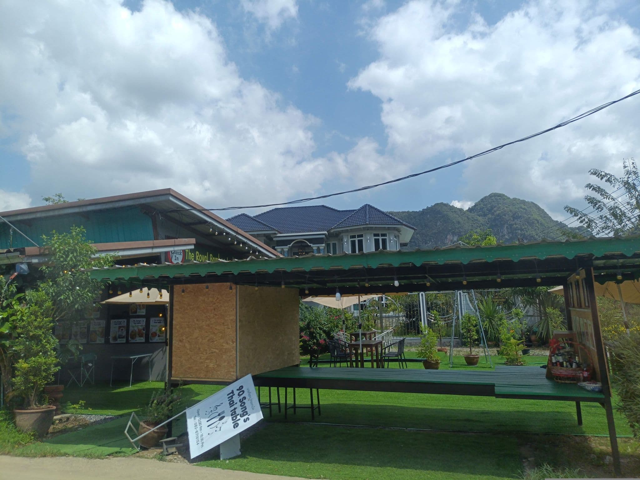 Street view near Khao Sok Country Resort & Restaurant, Takua Pa — © skillsy (CC BY-SA · Mapillary)