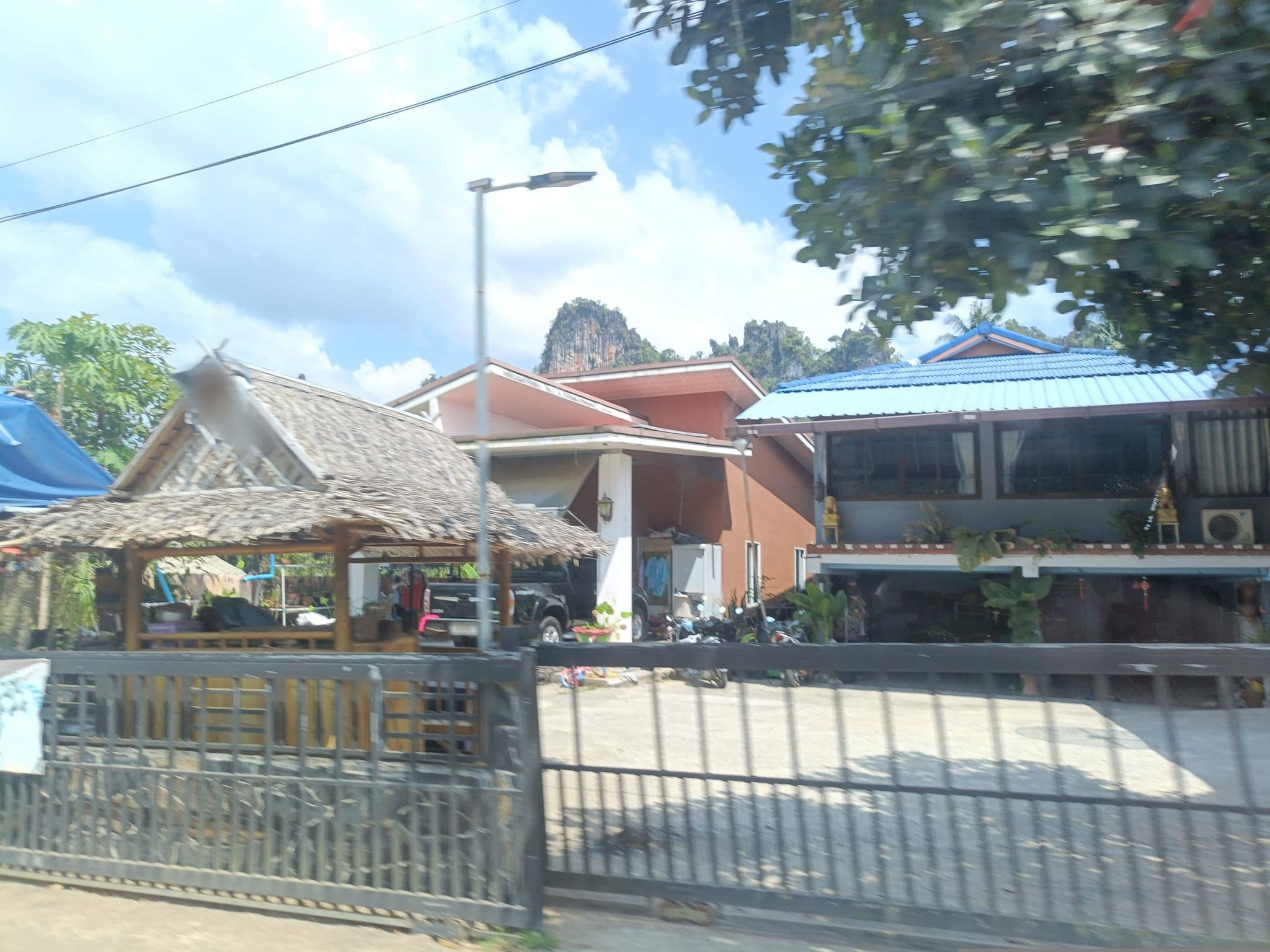 Street view near Pantoorat Mountain Lodge, Takua Pa — © skillsy (CC BY-SA · Mapillary)