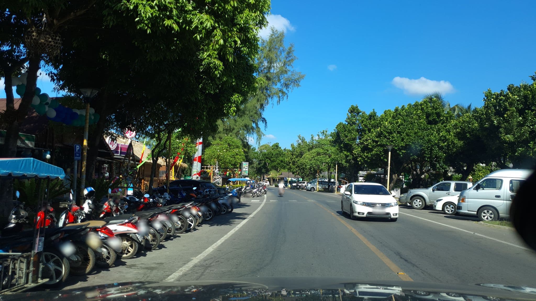 Street view near Pavilion Queens Bay (โรงแรม พาวิเลี่ยน ควีน เบย์), Ban Ao Nang — © jrcarlsen (CC BY-SA · Mapillary)