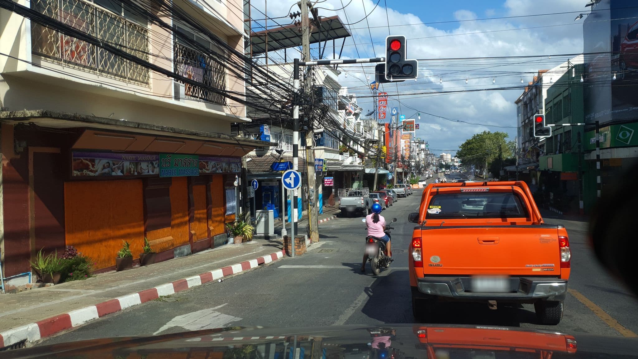 Street view near Nalin Guest house, Krabi — © jrcarlsen (CC BY-SA · Mapillary)