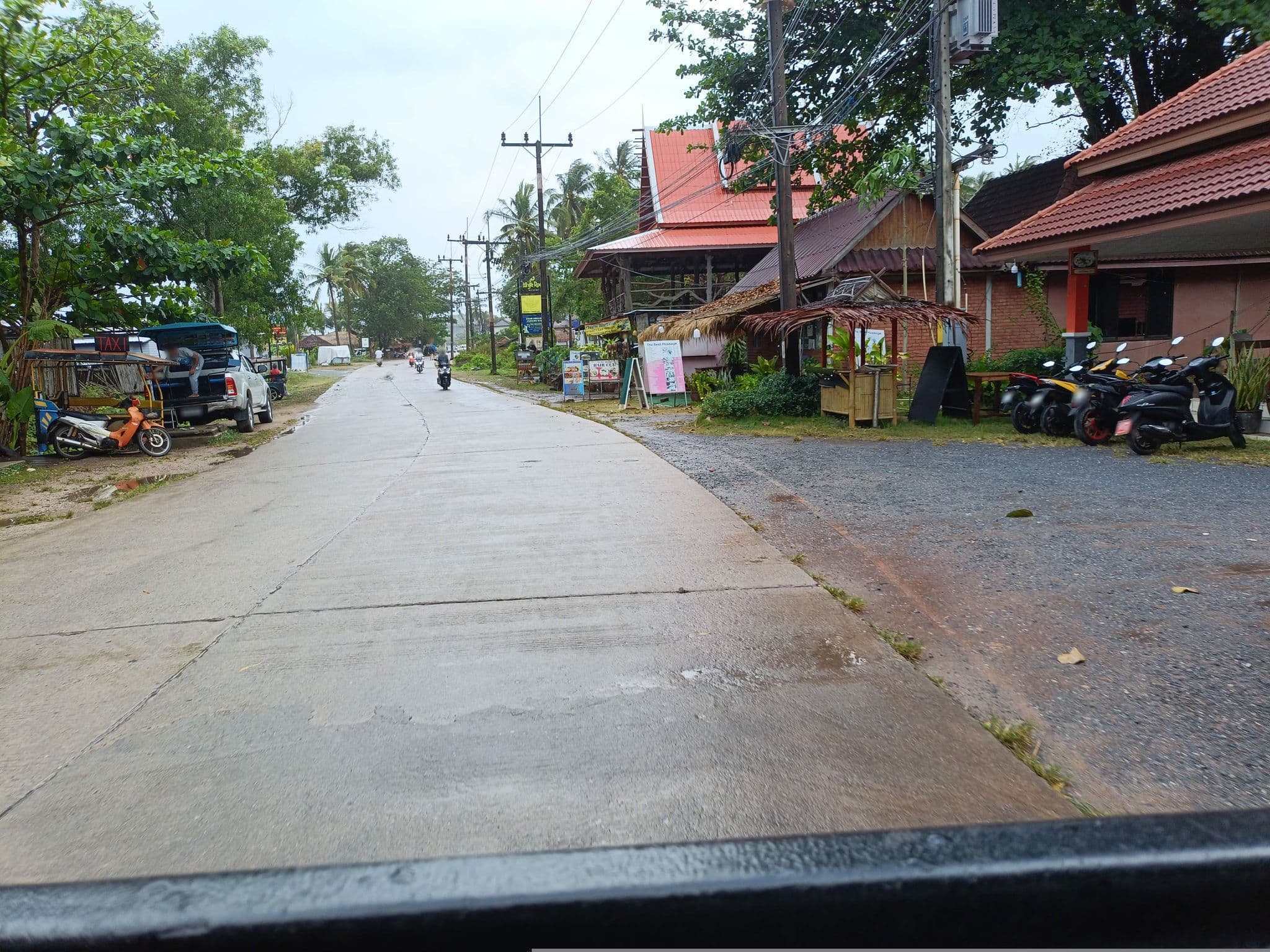 Street view near White  Rock  Resort, Ko Lanta — © skillsy (CC BY-SA · Mapillary)