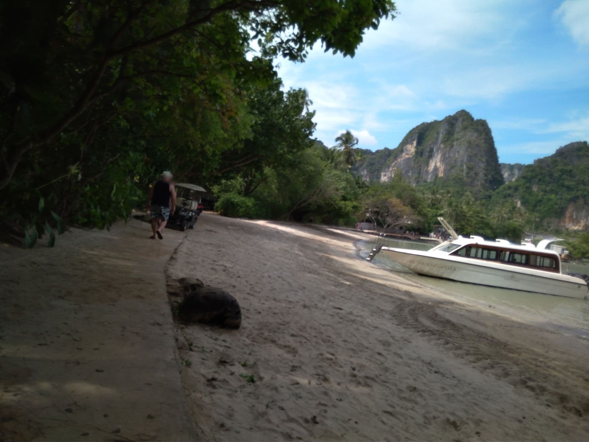 Street view near Raya Lounge, Ban Ao Nang — © mapfool (CC BY-SA · Mapillary)