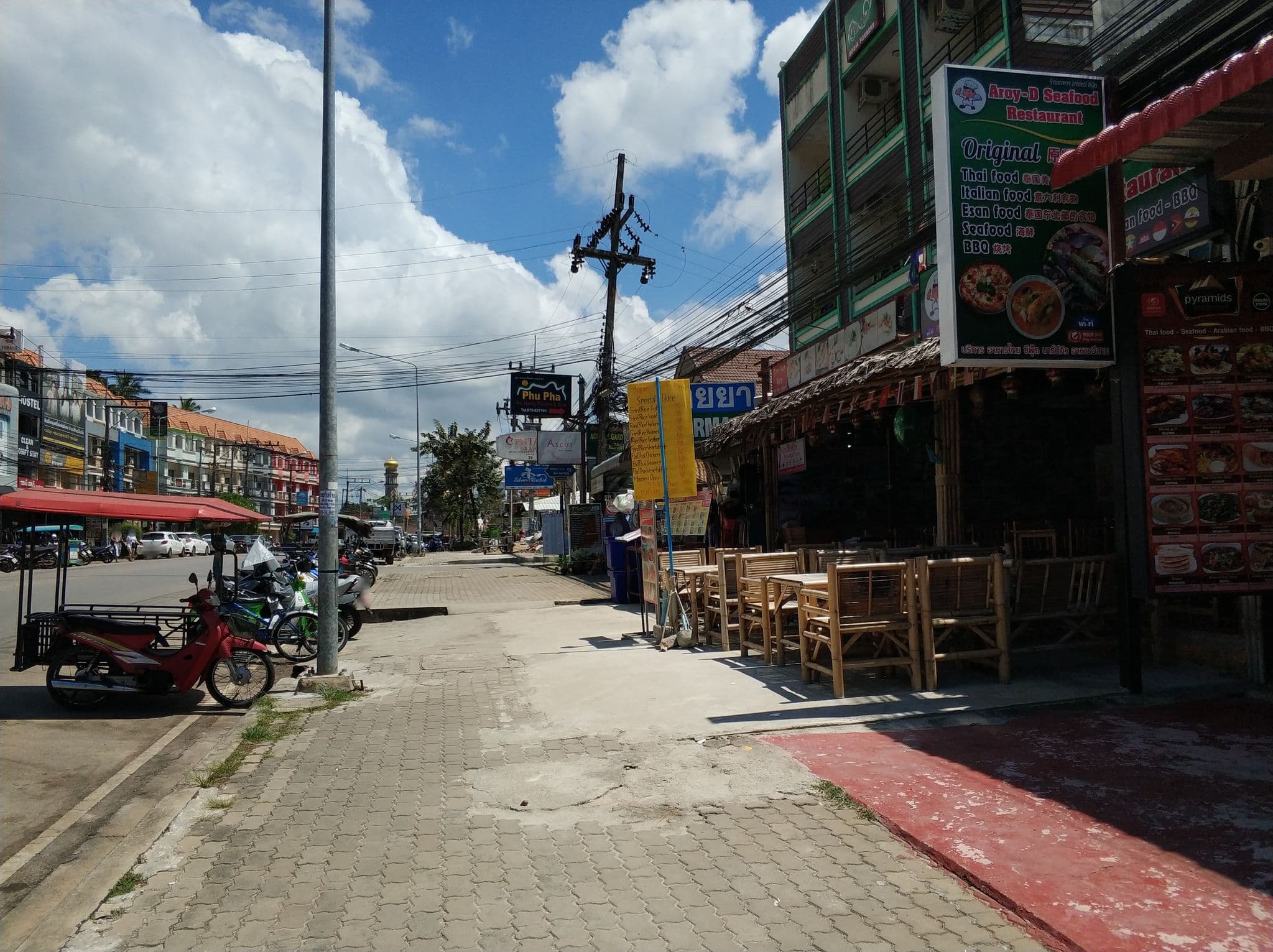 Street view near Monotel Aonang, Ban Ao Nang — © freddouhelk (CC BY-SA · Mapillary)