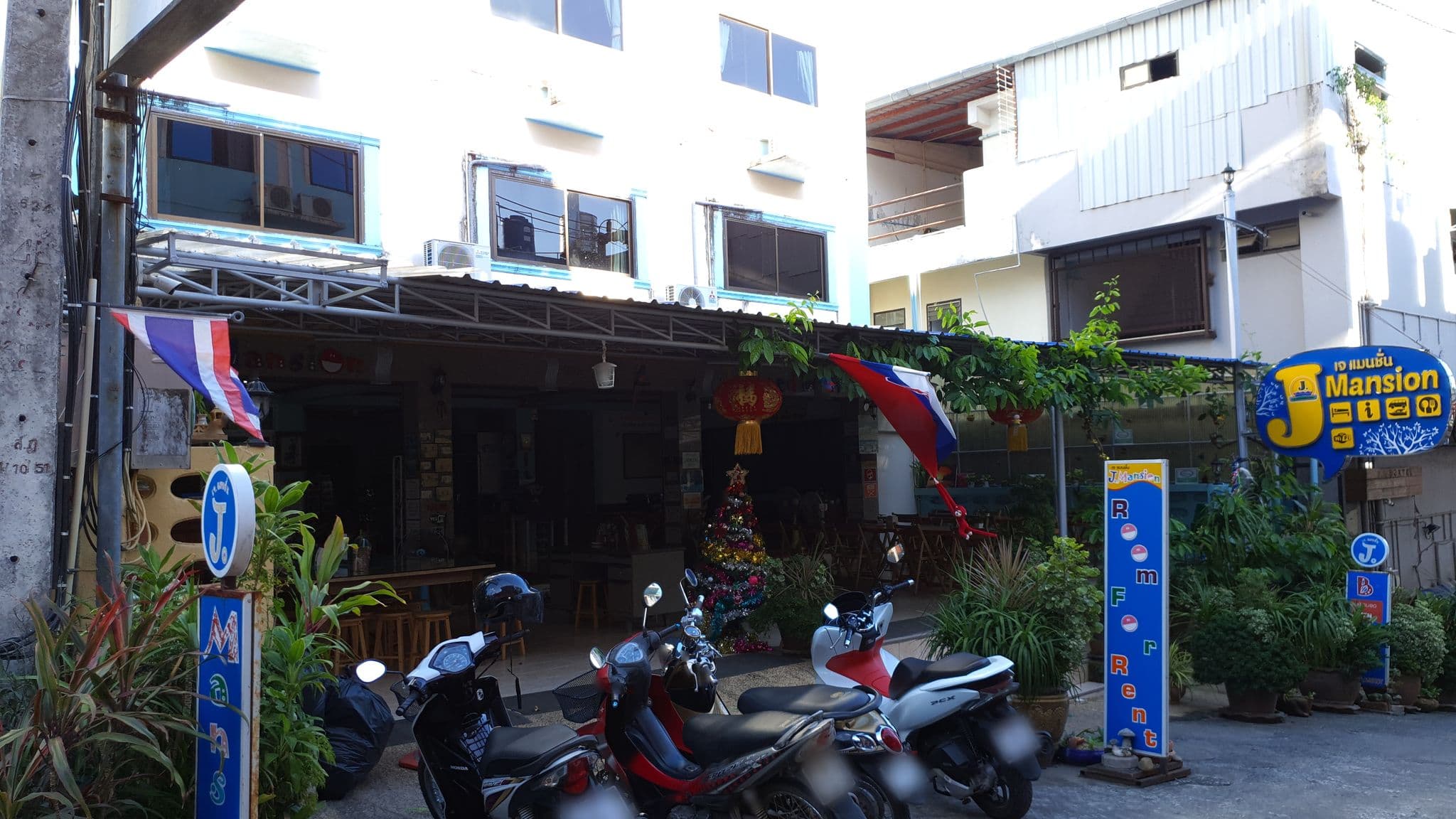 Street view near Seaworld guest house, Ban Ao Nang — © jrcarlsen (CC BY-SA · Mapillary)