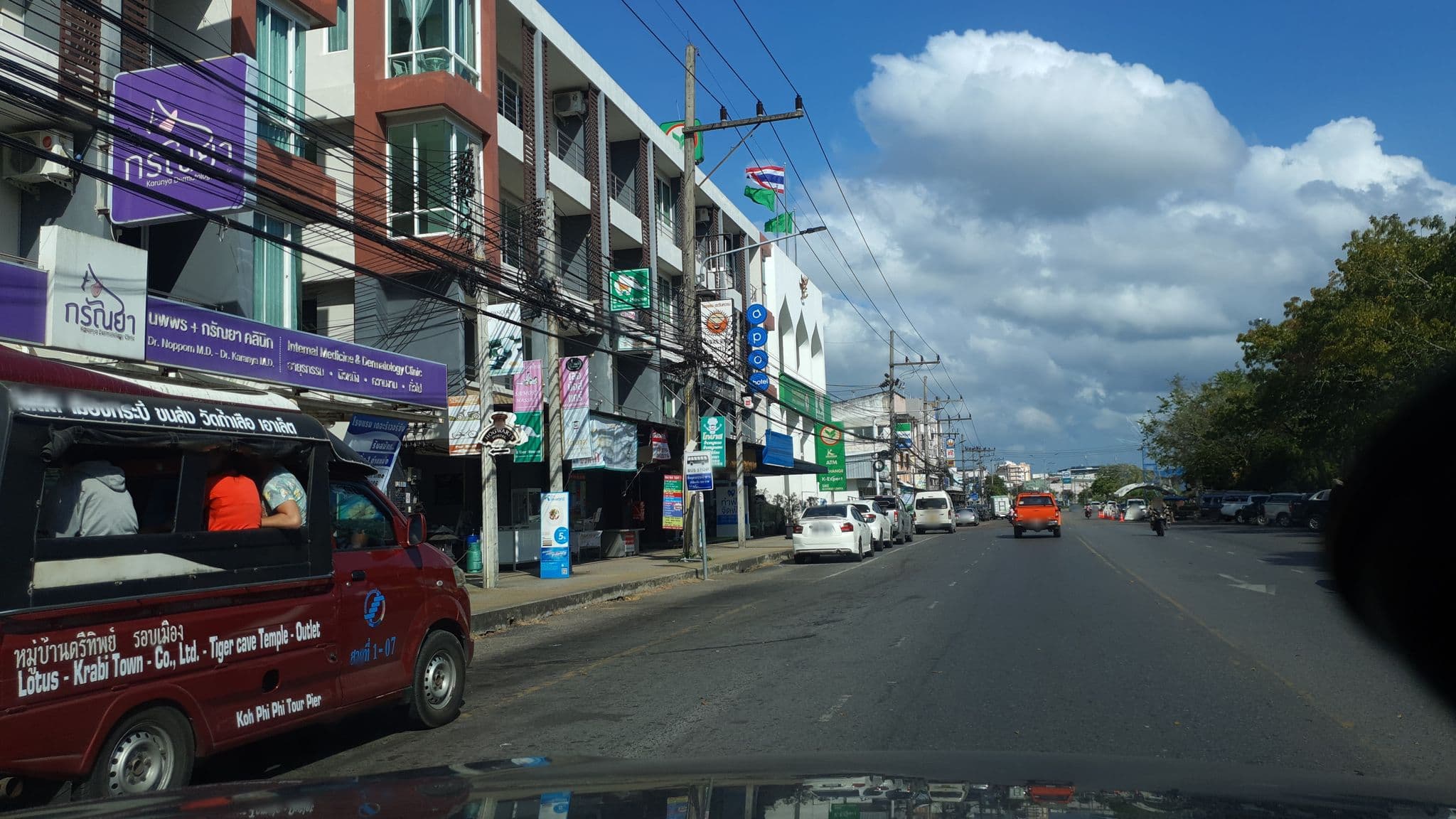 Street view near บ้านไร่ตะวันหวานคาเฟ่ Baanraitawanwarn Cafe, Krabi — © jrcarlsen (CC BY-SA · Mapillary)
