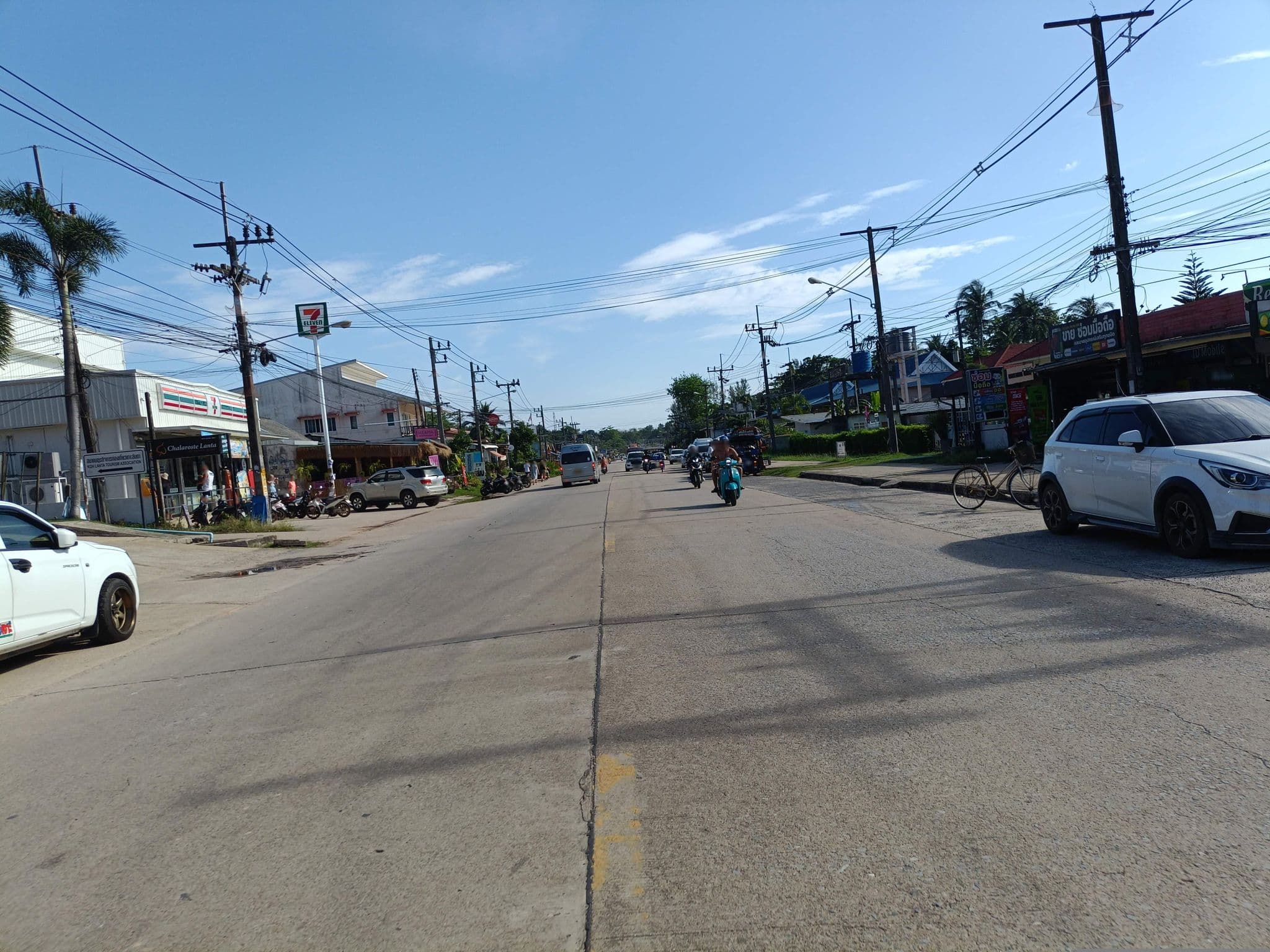Street view near Ananda Resort, Saladan — © skillsy (CC BY-SA · Mapillary)