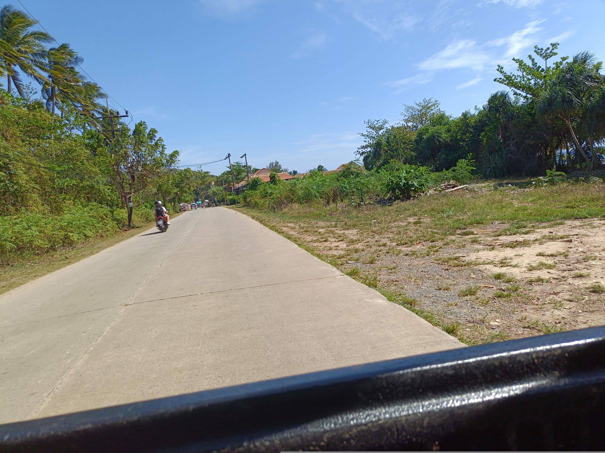 Street view near Charlie Barleys, Ko Lanta — © skillsy (CC BY-SA · Mapillary)