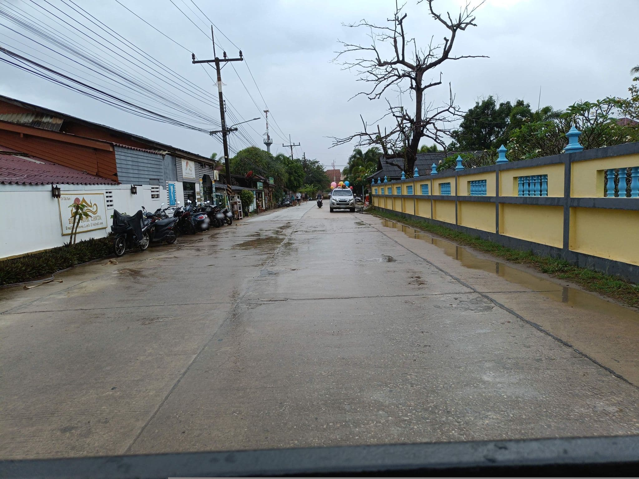 Street view near Baan Rim Lay, Ko Lanta — © skillsy (CC BY-SA · Mapillary)
