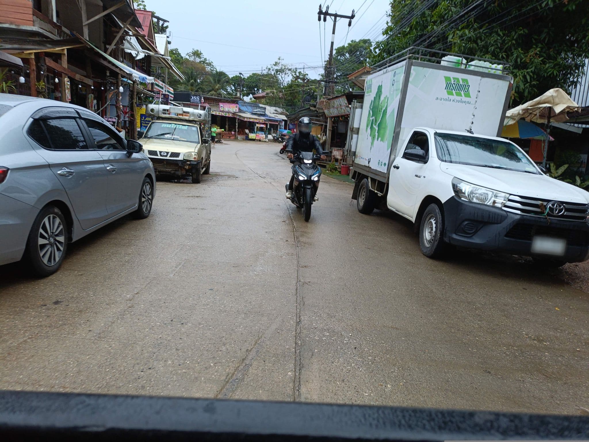 Street view near Kantiang Oasis Resort & Spa, Ko Lanta — © skillsy (CC BY-SA · Mapillary)