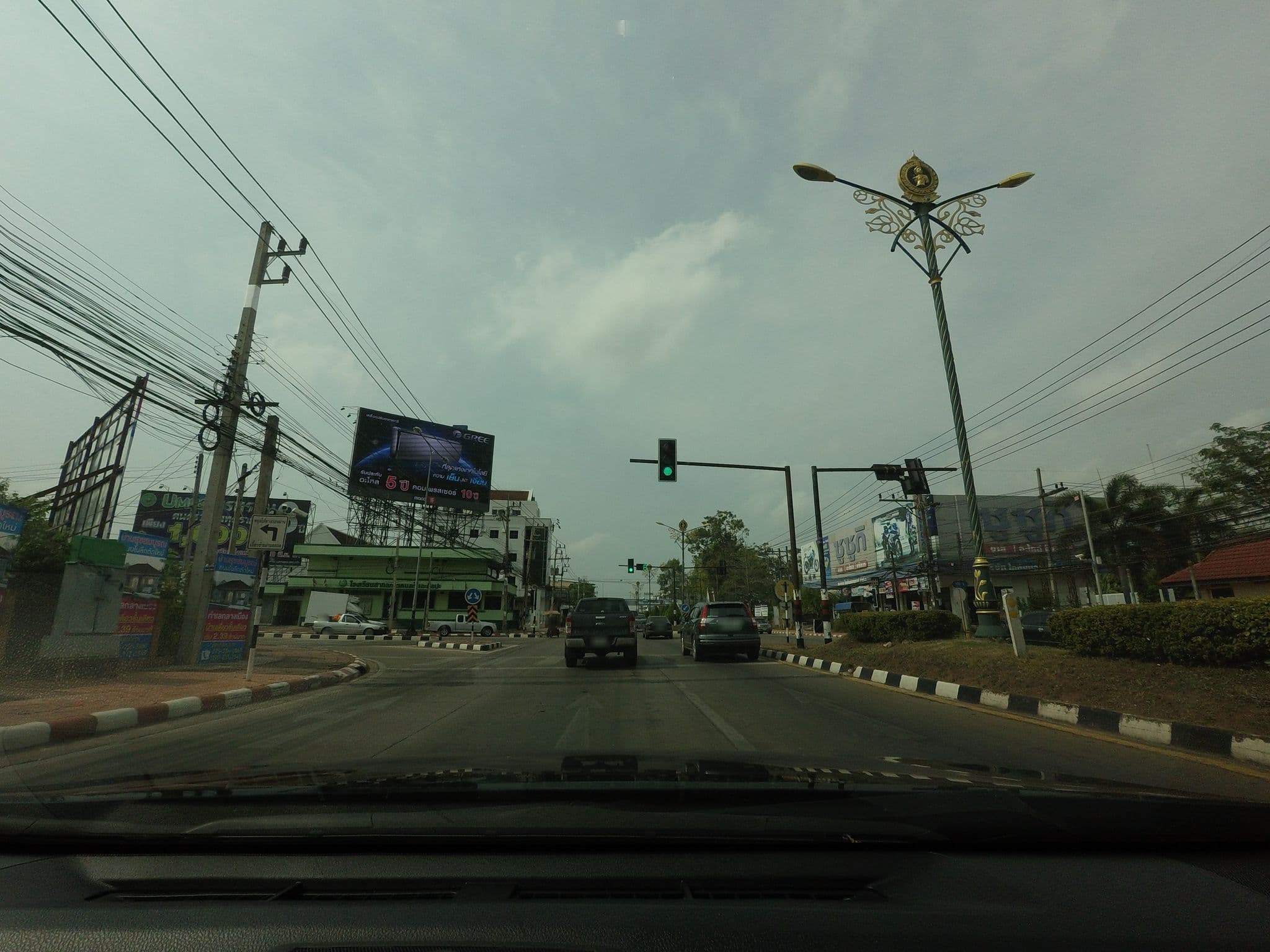 Street view near ห้องทักษิณาลัย โรงแรมสยามุธานี, Surat Thani — © mishari (CC BY-SA · Mapillary)