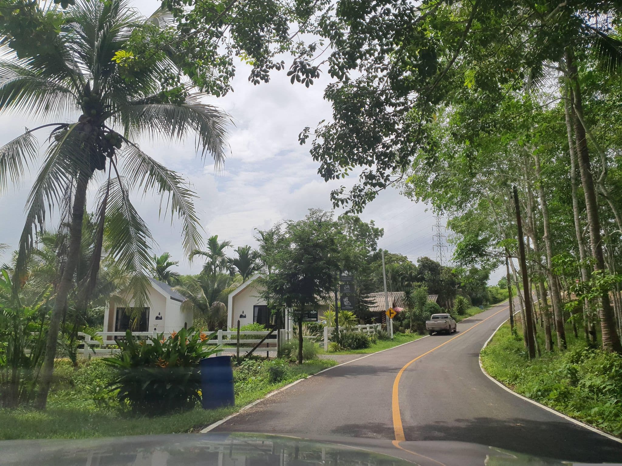 Street view near Garden Home Riverside Resort, Tha Khanon — © jrcarlsen (CC BY-SA · Mapillary)