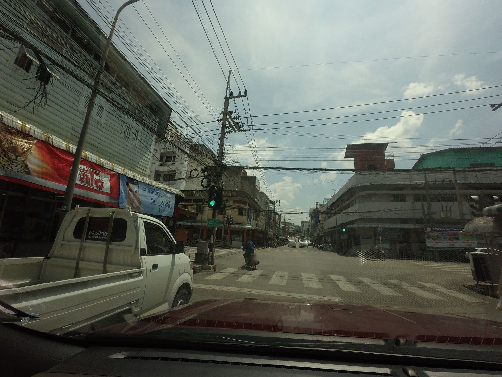 Street view near โรงแรมเบตงคาเธ่ย์, Betong — © mishari (CC BY-SA · Mapillary)