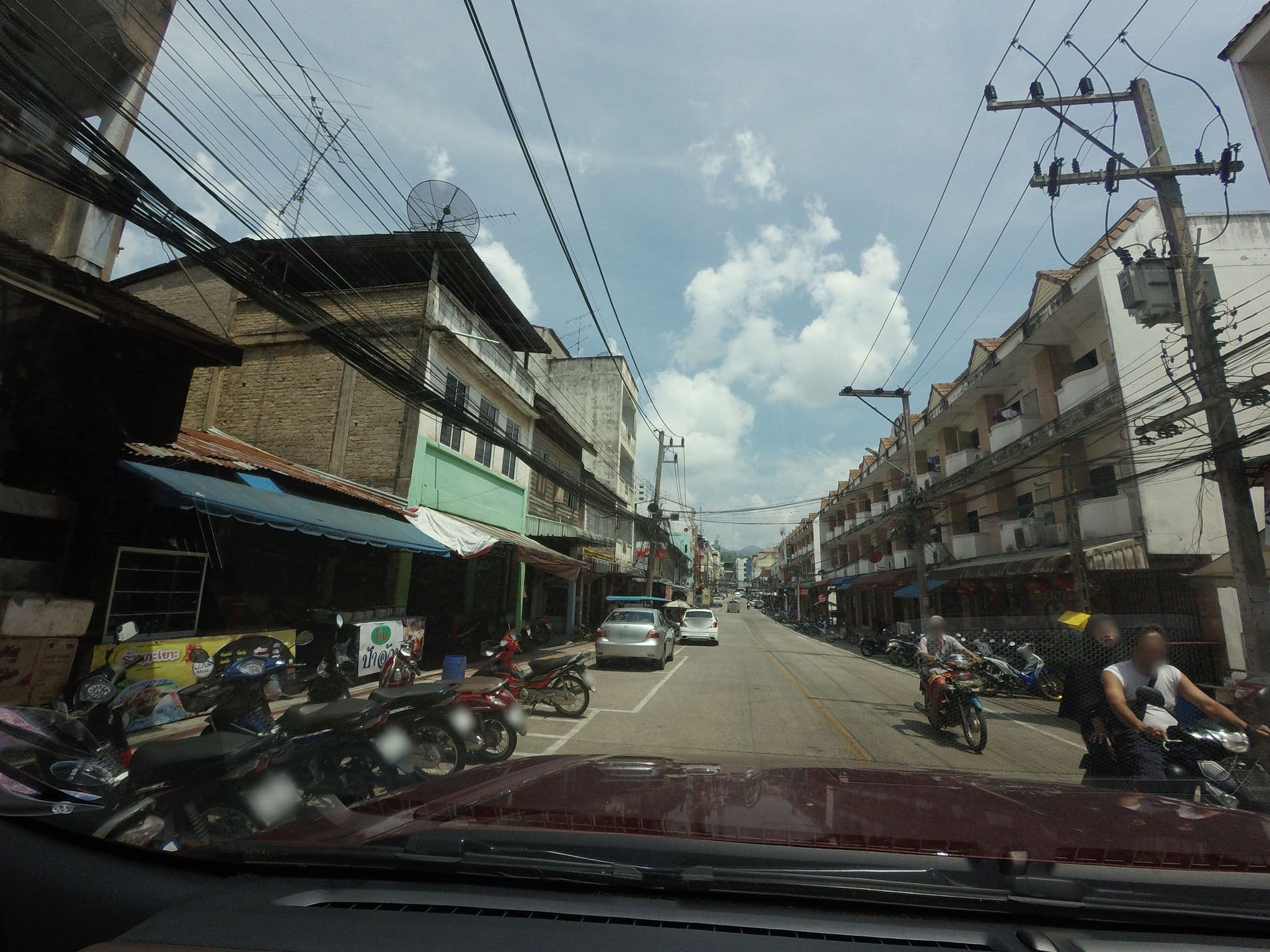 Street view near โรงแรมแกรนด์แมนดาริน, Betong — © mishari (CC BY-SA · Mapillary)