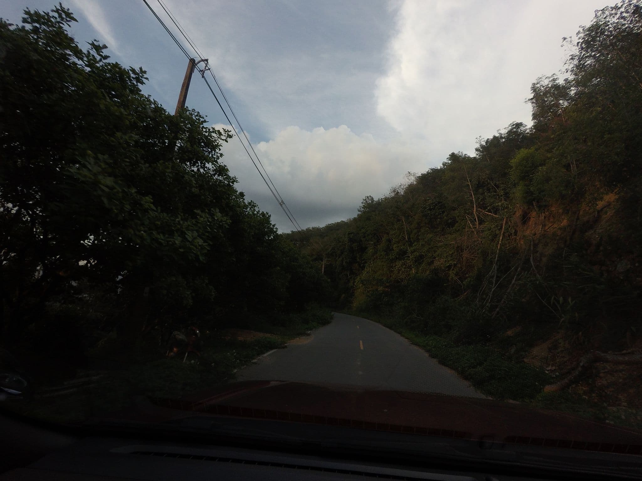 Street view near ดูเรียนการ์เด้นท์โฮม เบตง, Betong — © mishari (CC BY-SA · Mapillary)