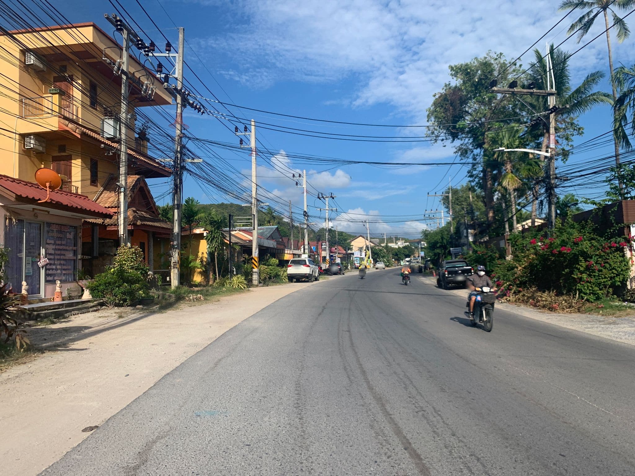 Street view near Magic Guesthouse, Ko Samui — © emseesee (CC BY-SA · Mapillary)