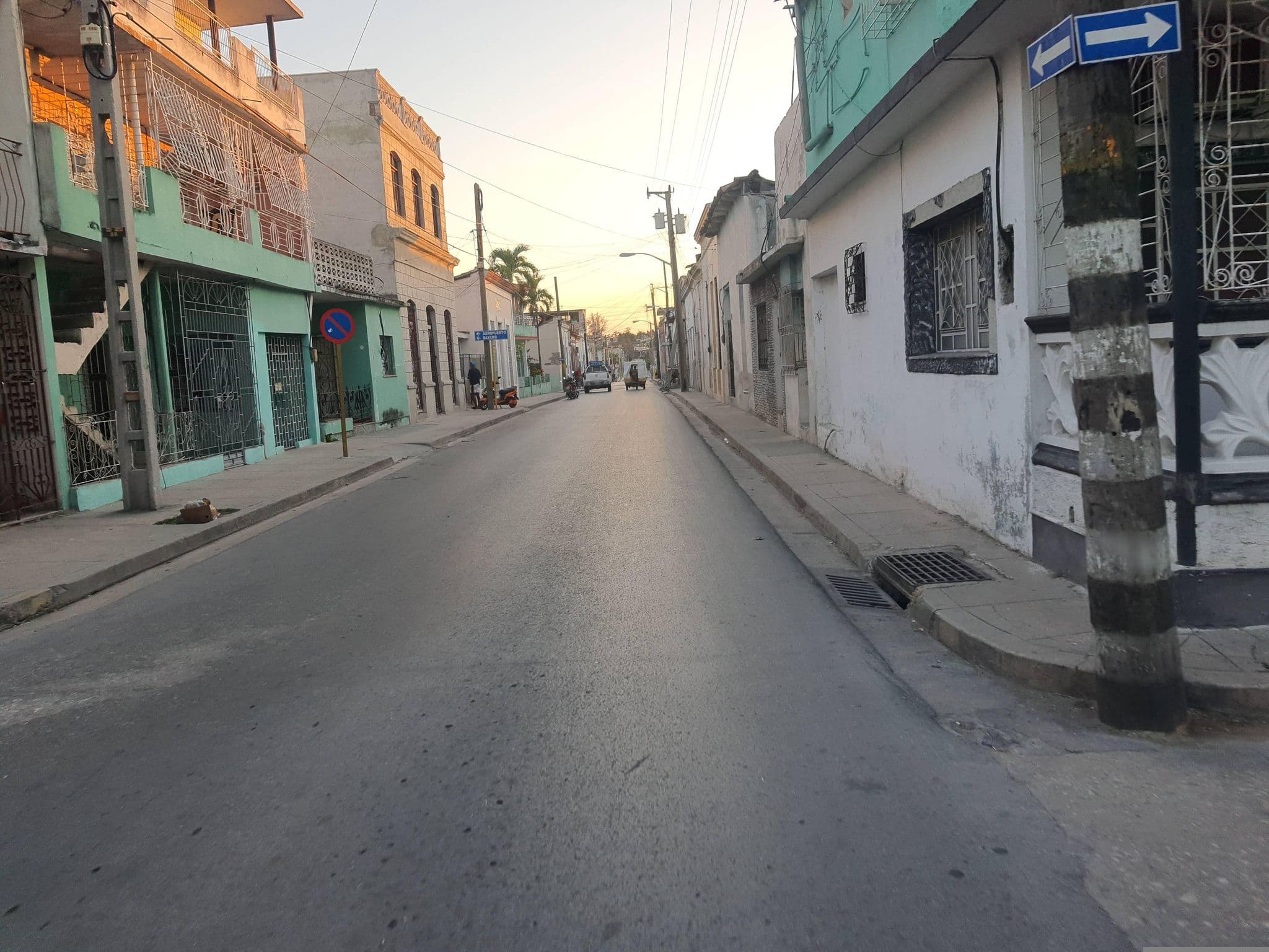 Street view near casa de rentas, Holguín