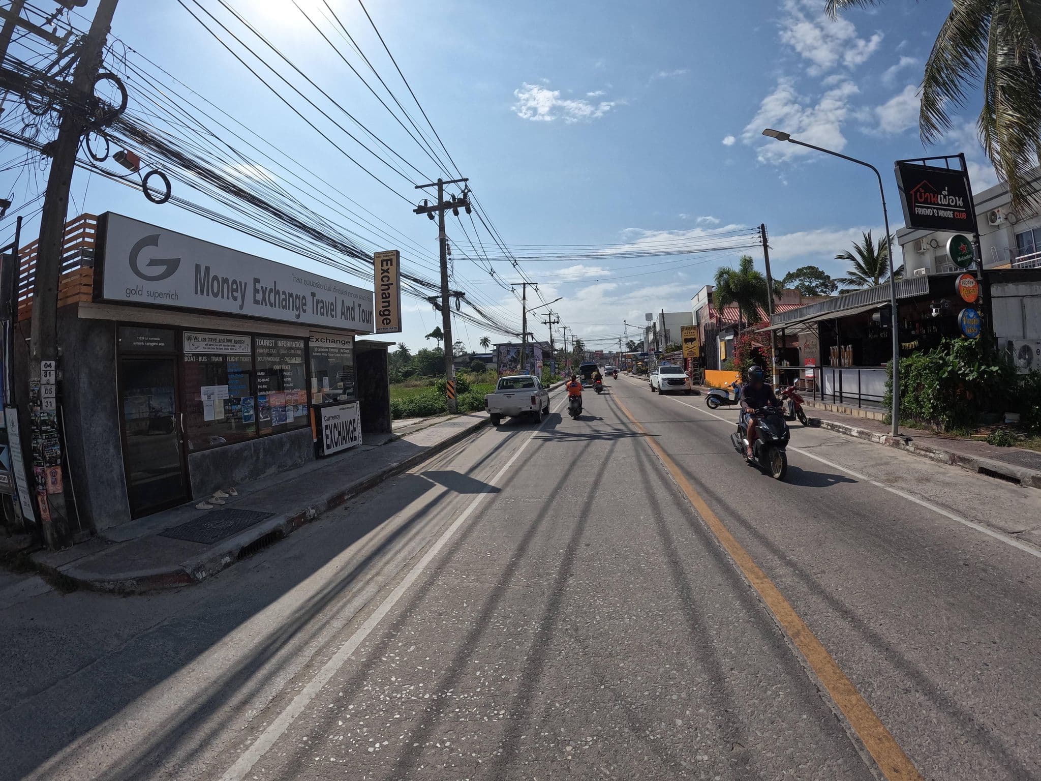 Street view near Wanderlust, Ko Pha Ngan — © lucomsky (CC BY-SA · Mapillary)