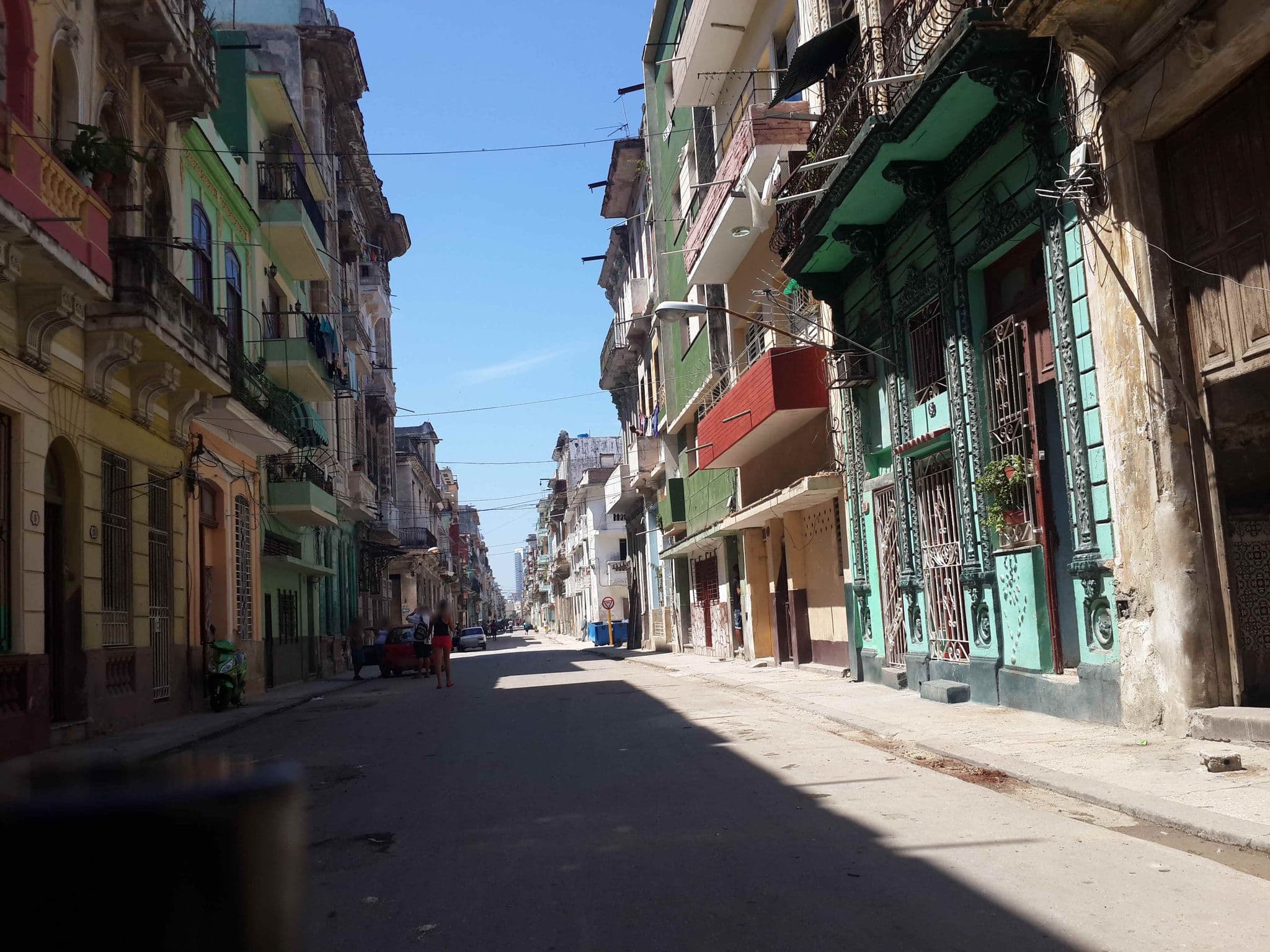 Street view near Osvaldo y Teresa, Centro Habana
