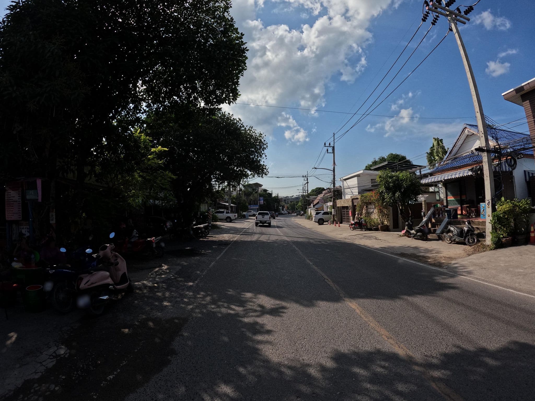 Street view near Kluaymai Beach Hotel, Ko Samui — © lucomsky (CC BY-SA · Mapillary)